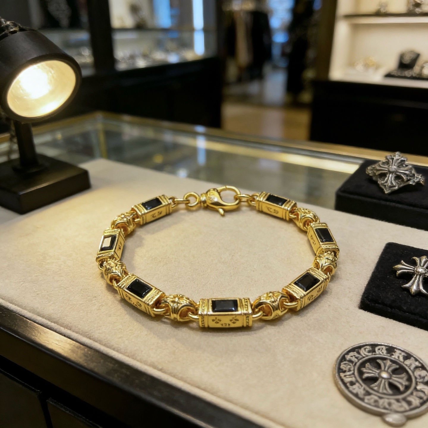 NO:763404,New [counter quality] Chrome Hearts gold color multi-element black diamond cross bracelet, popular on Kuaishou/ins/Xiaohongshu. The different concave and convex shapes are different in pattern design style. The cross scout flower is the symbol of Chrome Hearts, so it is more durable. Genuine typed Chrome Hearts distinguishes the ordinary light version in the market. Match the version and standard quality. Look at the printing details. The degree of retro gray oxidation. Seiko version!  , jewelry boutique, chrome hearts, chrome hearts, bracelet, gold19860909新款【专柜品质】Chrome Hearts克罗心黄金色多元素黑钻十字架手链 快手/ins/小红书热门 凹凸造型不同的花纹设计风格呈现出与众不同 十字架童军花是克罗心的标志 所以更经久不衰 正品打版Chrome Hearts克罗心 区别市场普通轻版 对版对标品质 看字印细节 复古做旧灰氧程度.精工版本！,饰品精品,chrome hearts,chrome hearts,bracelet,gold,Jewelry