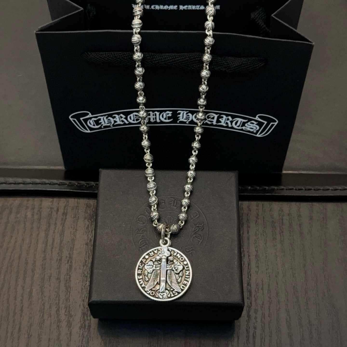 NO:763431,New [Counter Quality] Chrome Hearts Classic Retro Cross Flower Ball Necklace, Round Cross Pendant, Concave and Concave Shape Different Pattern Design Styles, Presenting a Distinctive Cross, Scout Flower is the symbol of Chrome Hearts, so it is more durable. Genuine pattern-printed Chrome Hearts distinguishes the ordinary light version in the market. Match the standard quality. Look at the printing details, the degree of retro ash oxidation. Seiko version!  !  !  Purely handmade ~ Authentic open mold fashion essentials. Can be worn by both men and women. Same style for couples. Official website original. Rock punk Thai silver style. Retro elements. Trendy and versatile!  , jewelry boutique, chrome hearts, chrome hearts, necklace19860909新款【专柜品质】Chrome Hearts克罗心经典复古十字花球项链 圆牌十字架吊坠 凹凸造型不同的花纹设计风格 呈现出与众不同 十字架 童军花是克罗心的志 所以更经久不衰 正品打版Chrome Hearts克罗心 区别市场普通轻版 对版对标品质 看字印细节 复古做旧灰氧程度.精工版本！！！ 纯手工打造 ～正品开模潮流时尚必备 男女均可佩戴 情侣同款 官网原版 摇滚朋克泰银风格 复古元素 潮流百搭！,饰品精品,chrome hearts,chrome hearts,necklace,Jewelry