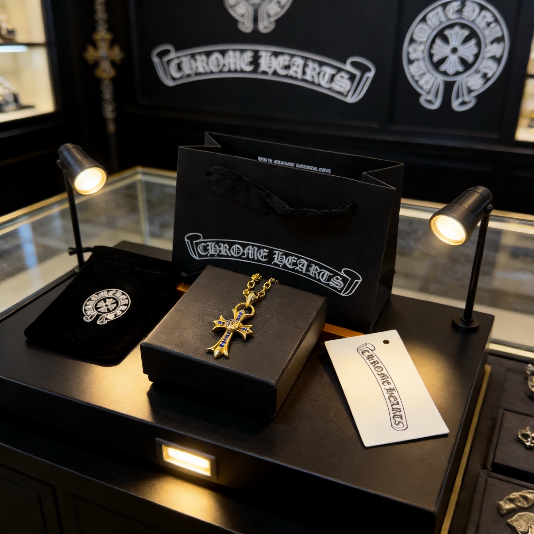 NO:763229,New [counter quality] Chrome Hearts classic retro gold letter necklace, blue diamond peach heart cross pendant, concave and convex shapes with different pattern design styles, showing a distinctive cross and Scout flower is the symbol of Chrome Hearts, so it is more durable. Genuine pattern-printed Chrome Hearts distinguishes the ordinary light version in the market. Match the version and benchmark quality. Look at the printing details, the degree of retro gray oxidation. Seiko version!  !  !  Purely handmade ~ Authentic open mold fashion essentials. Can be worn by both men and women. Same style for couples. Official website original. Rock punk Thai silver style. Retro elements. Trendy and versatile!  , jewelry boutique, chrome hearts, chrome hearts, necklace, gold19860909新款【专柜品质】Chrome Hearts克罗心经典复古黄金色字母项链 ,蓝钻桃心十字架吊坠,凹凸造型不同的花纹设计风格 呈现出与众不同 十字架 童军花是克罗心的志 所以更经久不衰 正品打版Chrome Hearts克罗心 区别市场普通轻版 对版对标品质 看字印细节 复古做旧灰氧程度.精工版本！！！ 纯手工打造 ～正品开模潮流时尚必备 男女均可佩戴 情侣同款 官网原版 摇滚朋克泰银风格 复古元素 潮流百搭！,饰品精品,chrome hearts,chrome hearts,necklace,gold,Jewelry