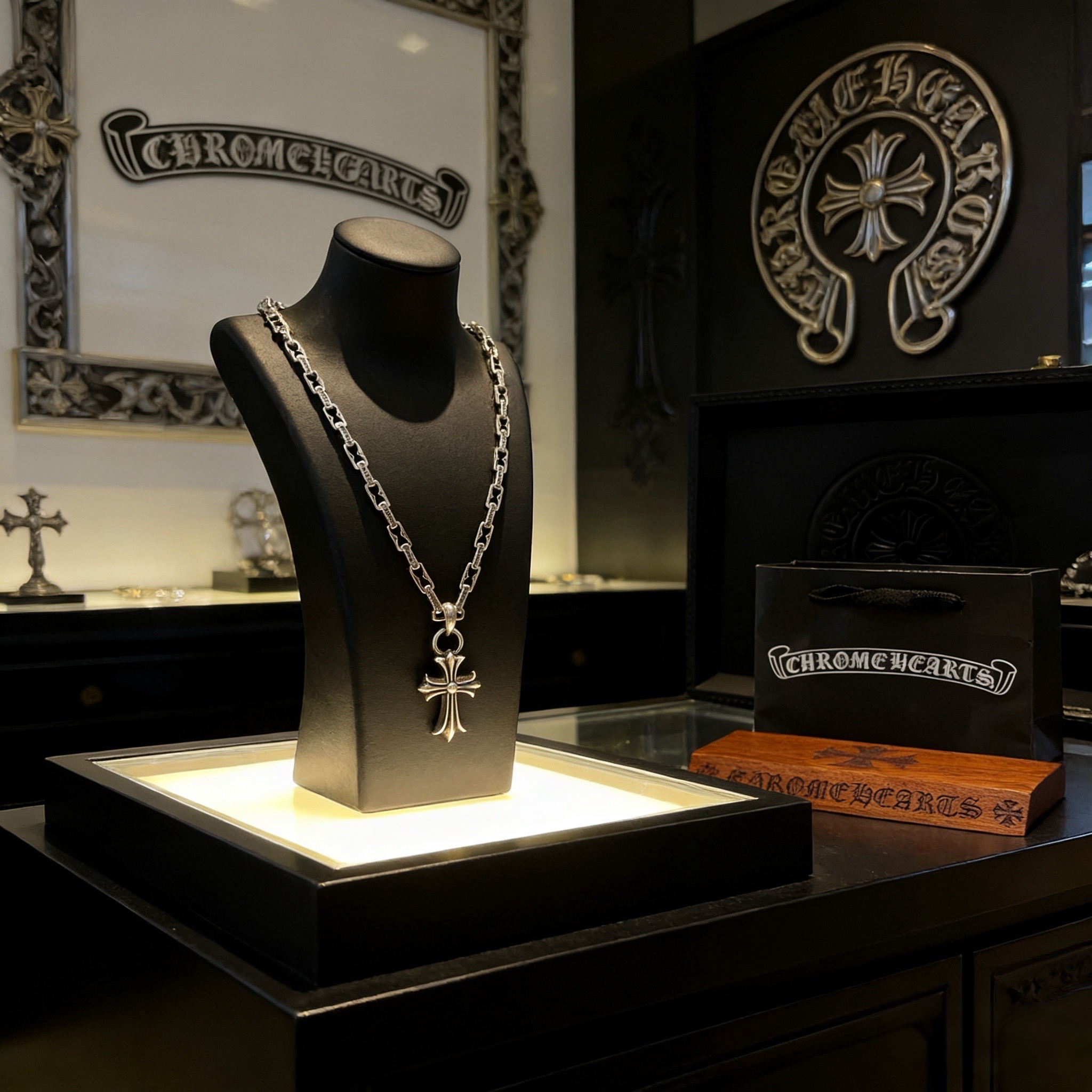 Chrome Hearts 新款【 品质】Chrome Hearts克罗心 锁扣项链 十字架吊坠