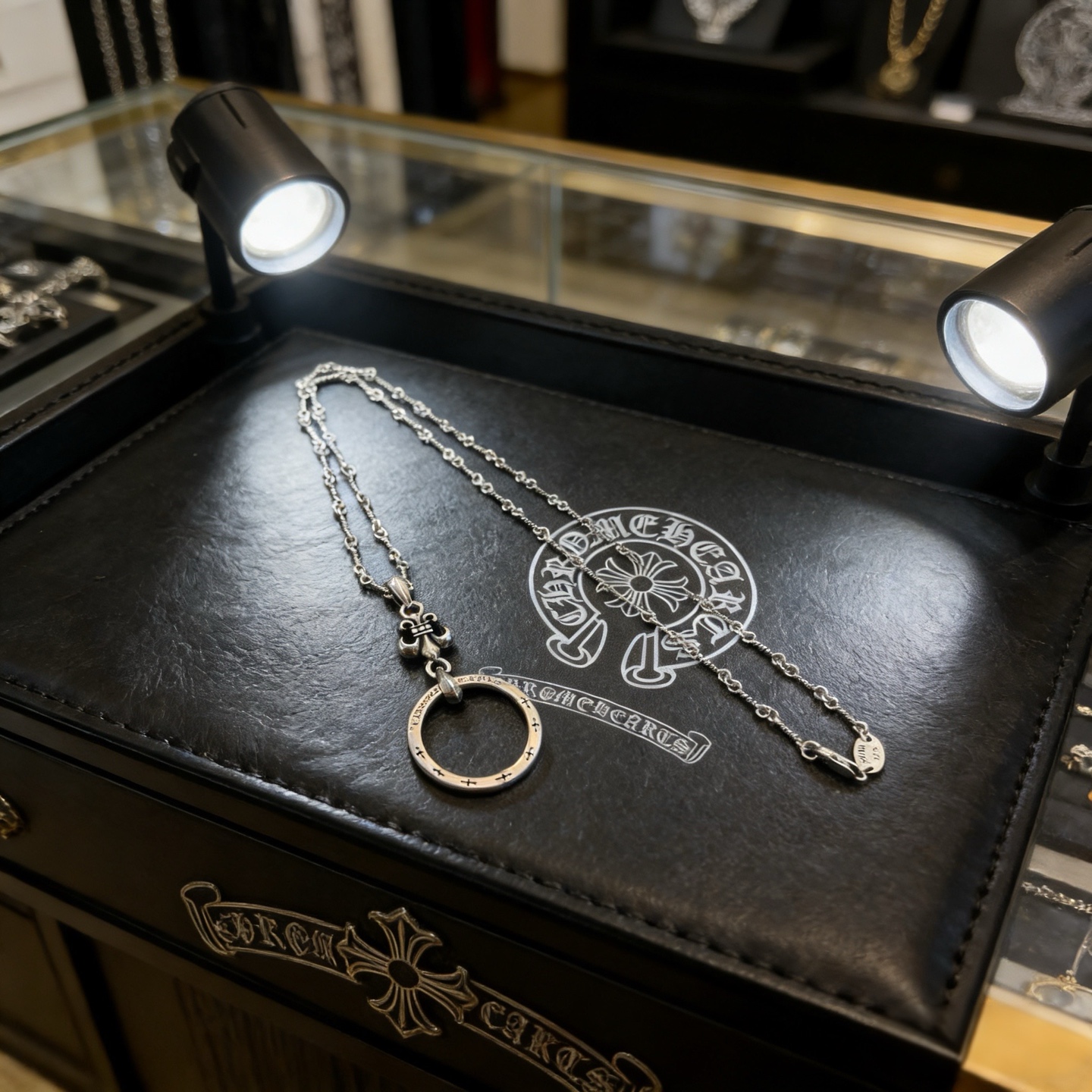 Chrome Hearts 新款【 品质】Chrome Hearts克罗心 项链 童军花圆环吊坠
