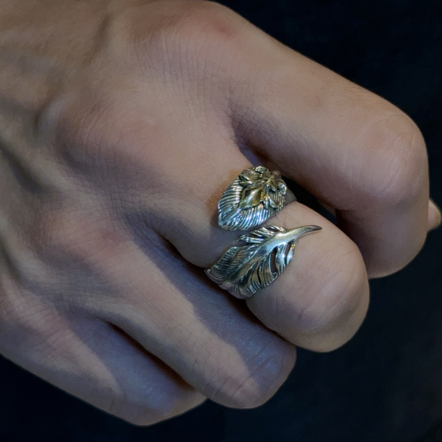 NO:763239,[New product on the shelves] Goro’s Goro Takahashi Feather Ring, the top version, look for exclusive shooting, focus on the high-end market, absolutely different from the ordinary version!  The product details in the pictures are consistent with ZP!  Original production process, exquisite quality, purely handmade ~ Genuine open mold, fashionable must-have, can be worn by both men and women, same style for couples, rock punk Thai silver style, retro elements, trendy and versatile, same style as the official website, fine jewelry, ring19860909【新品上架】Goro’s高桥吾郎羽毛戒指,顶级版本 认准独家拍摄 主攻高端市场 绝对区别普通版本！图片产品细节与ZP一致！原版制作工艺 精工品质 纯手工打造 ～正品开模潮流时尚必备 男女均可佩戴 情侣款同款 摇滚朋克泰银风格 复古元素 潮流百搭 官网同款,饰品精品,ring,Jewelry