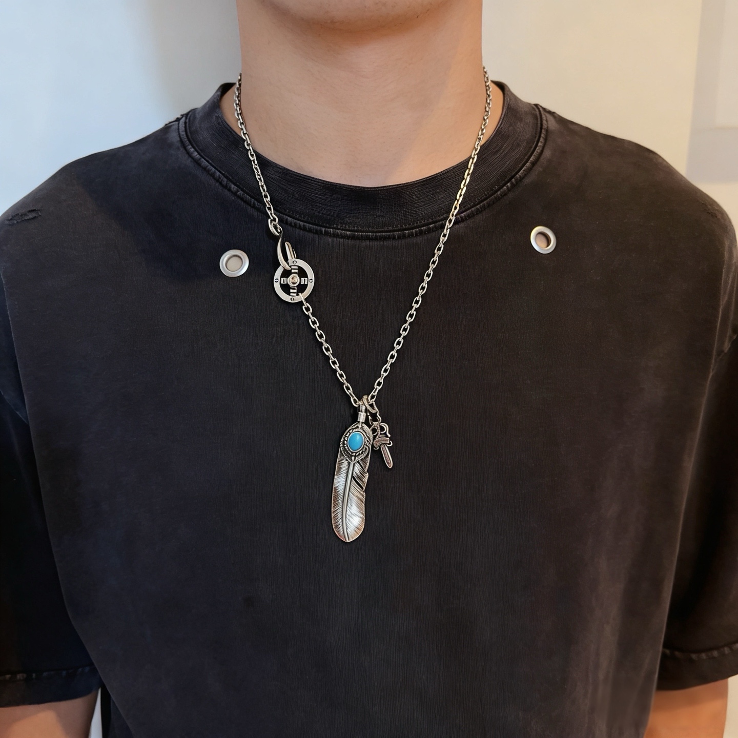 NO:763242,[New product on the shelves] Goro’s Takahashi Goro Heart Combination Feather Sword Necklace, top version, exclusive photo shoot, focusing on the high-end market, popular model on Kuaishou/ins/Xiaohongshu, absolutely different from the ordinary version!  The product details in the pictures are consistent with ZP!  Original production process, exquisite quality, purely handmade ~ Genuine open mold, fashionable must-have, can be worn by both men and women, same style for couples, rock punk Thai silver style, retro elements, trendy and versatile, same style as the official website, fine jewelry, chrome hearts, necklace19860909【新品上架】Goro’s高桥吾郞克罗心结合羽毛宝剑项链 顶级版本,认准独家拍摄,主攻高端市场 ,快手/ins/小红书热门款,绝对区别普通版本！图片产品细节与ZP一致！原版制作工艺 精工品质 纯手工打造 ～正品开模潮流时尚必备 男女均可佩戴 情侣款同款 摇滚朋克泰银风格 复古元素 潮流百搭 官网同款,饰品精品,chrome hearts,necklace,Jewelry