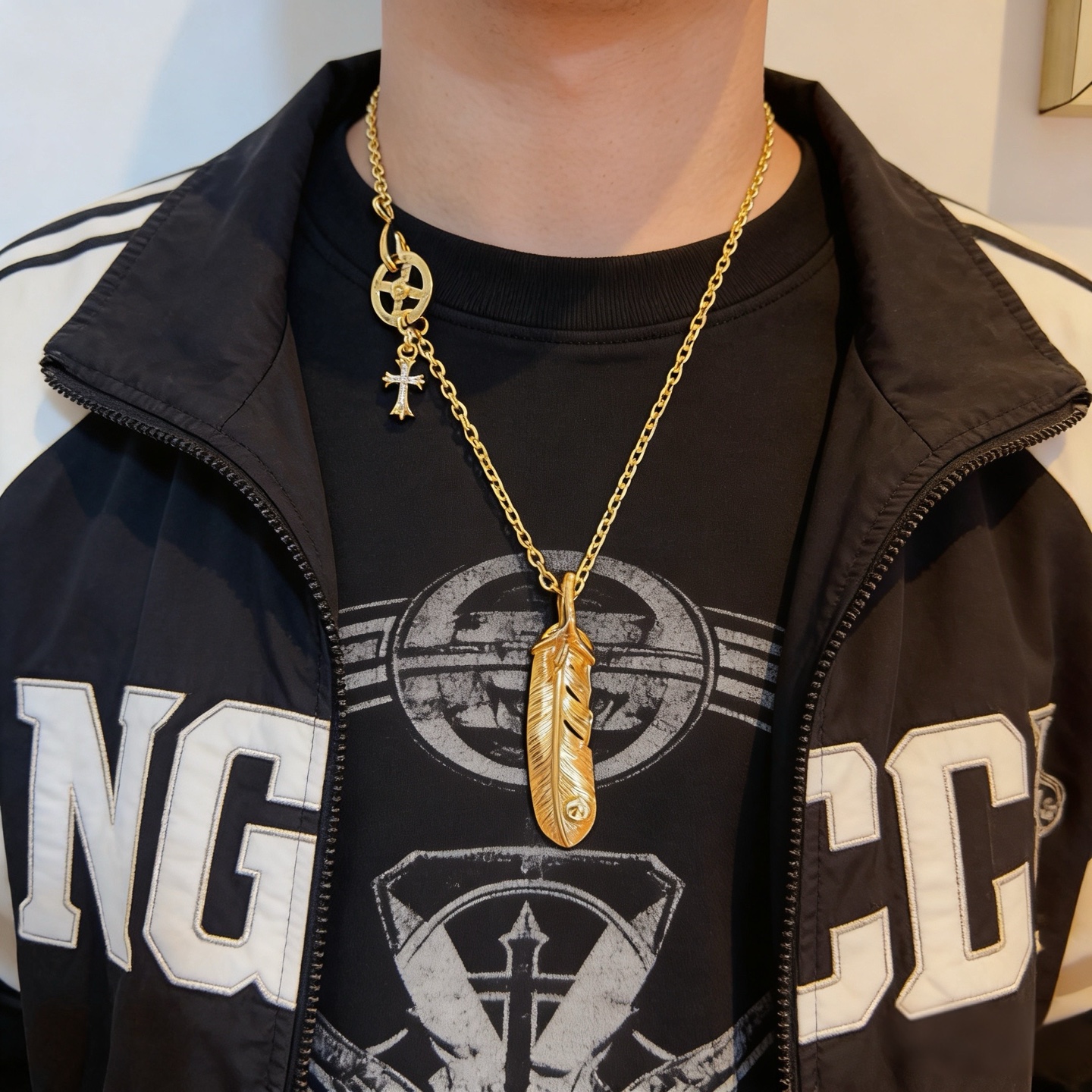 NO:763237,[New product on the shelves] Goro’s Takahashi Goro Heart Combination Cross Eagle Claw Feather Necklace, the top version, look for the exclusive photo, focusing on the high-end market, Kuaishou/ins/Xiaohongshu popular model, absolutely different from the ordinary version!  The product details in the pictures are consistent with ZP!  Original production process, exquisite quality, purely handmade ~ Genuine open mold, fashionable must-have, can be worn by both men and women, same style for couples, rock punk Thai silver style, retro elements, trendy and versatile, same style as the official website, fine jewelry, chrome hearts, necklace19860909【新品上架】Goro’s高桥吾郞克罗心结合十字架鹰爪羽毛项链 顶级版本,认准独家拍摄,主攻高端市场 ,快手/ins/小红书热门款,绝对区别普通版本！图片产品细节与ZP一致！原版制作工艺 精工品质 纯手工打造 ～正品开模潮流时尚必备 男女均可佩戴 情侣款同款 摇滚朋克泰银风格 复古元素 潮流百搭 官网同款,饰品精品,chrome hearts,necklace,Jewelry