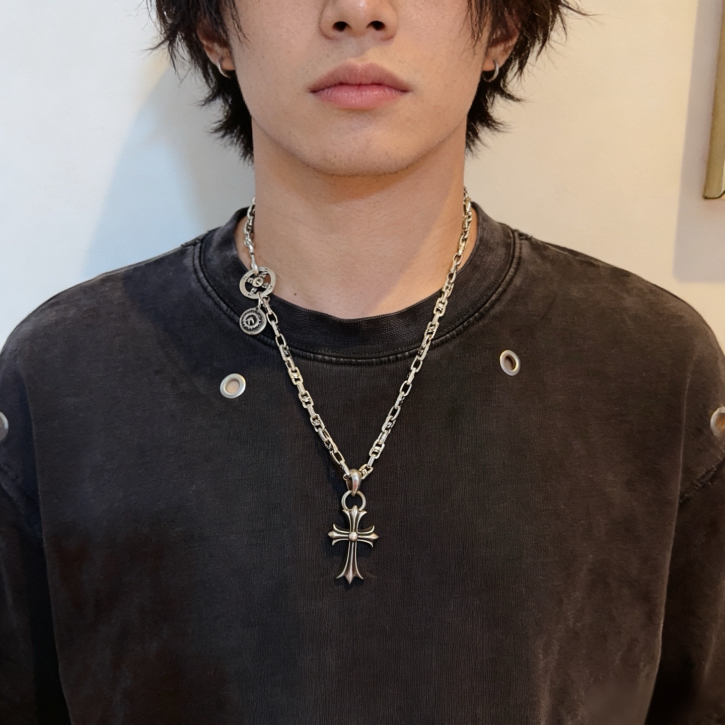 NO:763243,[New product on the shelves] Goro’s Takahashi Goro Heart Combination Necklace, the top version, be sure to take exclusive photos, focus on the high-end market, a popular model on Kuaishou/ins/Xiaohongshu, absolutely different from the ordinary version!  The product details in the pictures are consistent with ZP!  Original production process, exquisite quality, purely handmade ~ Genuine open mold, fashionable must-have, can be worn by both men and women, same style for couples, rock punk Thai silver style, retro elements, trendy and versatile, same style as the official website, fine jewelry, chrome hearts, necklace19860909【新品上架】Goro’s高桥吾郞克罗心结合项链 顶级版本,认准独家拍摄,主攻高端市场 ,快手/ins/小红书热门款,绝对区别普通版本！图片产品细节与ZP一致！原版制作工艺 精工品质 纯手工打造 ～正品开模潮流时尚必备 男女均可佩戴 情侣款同款 摇滚朋克泰银风格 复古元素 潮流百搭 官网同款,饰品精品,chrome hearts,necklace,Jewelry