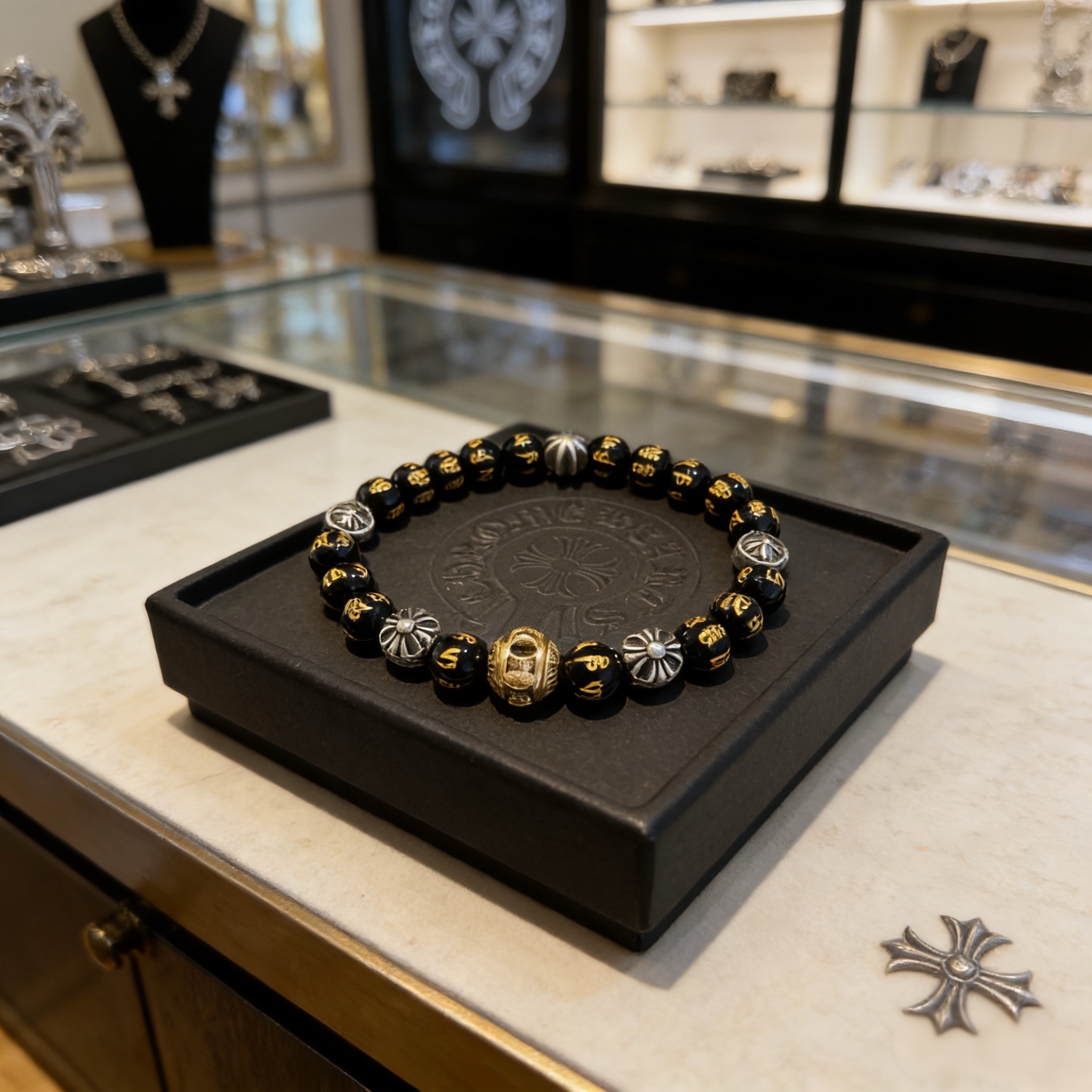 NO:763277,New [counter quality] Chrome Hearts Classic retro multi-element bracelet, different pattern design styles with concave and convex shapes, showing a distinctive cross. The Scout flower is the symbol of Chrome Hearts, so it is more durable. Genuine pattern-printed Chrome Hearts distinguishes the ordinary light version in the market. Match the version and standard quality. Look at the printing details. The degree of retro gray oxidation. Seiko version!  !  !  Purely handmade ~ Authentic open mold fashion essentials. Can be worn by both men and women. Same style for couples. Official website original. Rock punk Thai silver style. Retro elements. Trendy and versatile!  , jewelry boutique, chrome hearts, chrome hearts, bracelet19860909新款【专柜品质】Chrome Hearts克罗心 经典复古多元素手链手串,凹凸造型不同的花纹设计风格 呈现出与众不同 十字架 童军花是克罗心的志 所以更经久不衰 正品打版Chrome Hearts克罗心 区别市场普通轻版 对版对标品质 看字印细节 复古做旧灰氧程度.精工版本！！！ 纯手工打造 ～正品开模潮流时尚必备 男女均可佩戴 情侣同款 官网原版 摇滚朋克泰银风格 复古元素 潮流百搭！,饰品精品,chrome hearts,chrome hearts,bracelet,Jewelry