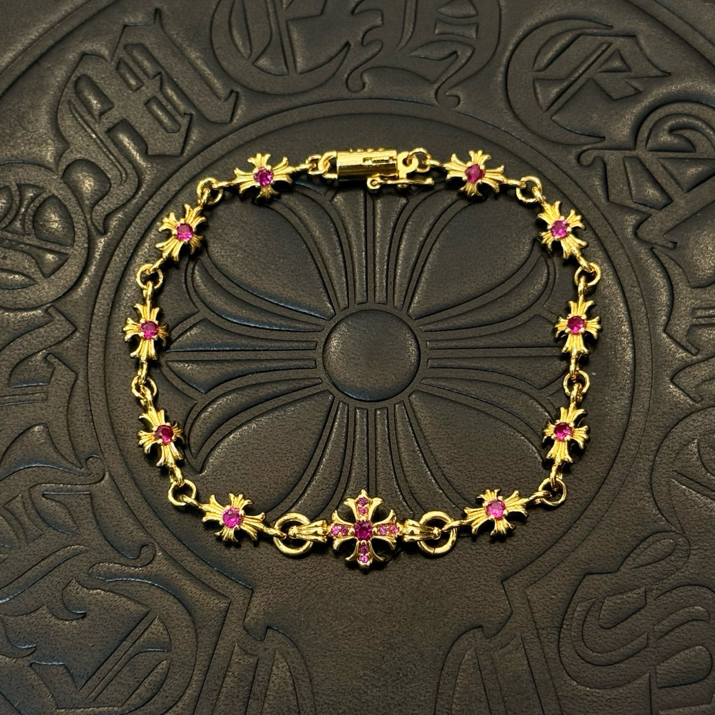 Chrome Hearts 新款【 品质】Chrome Hearts克罗心黄金色粉钻十字架手链