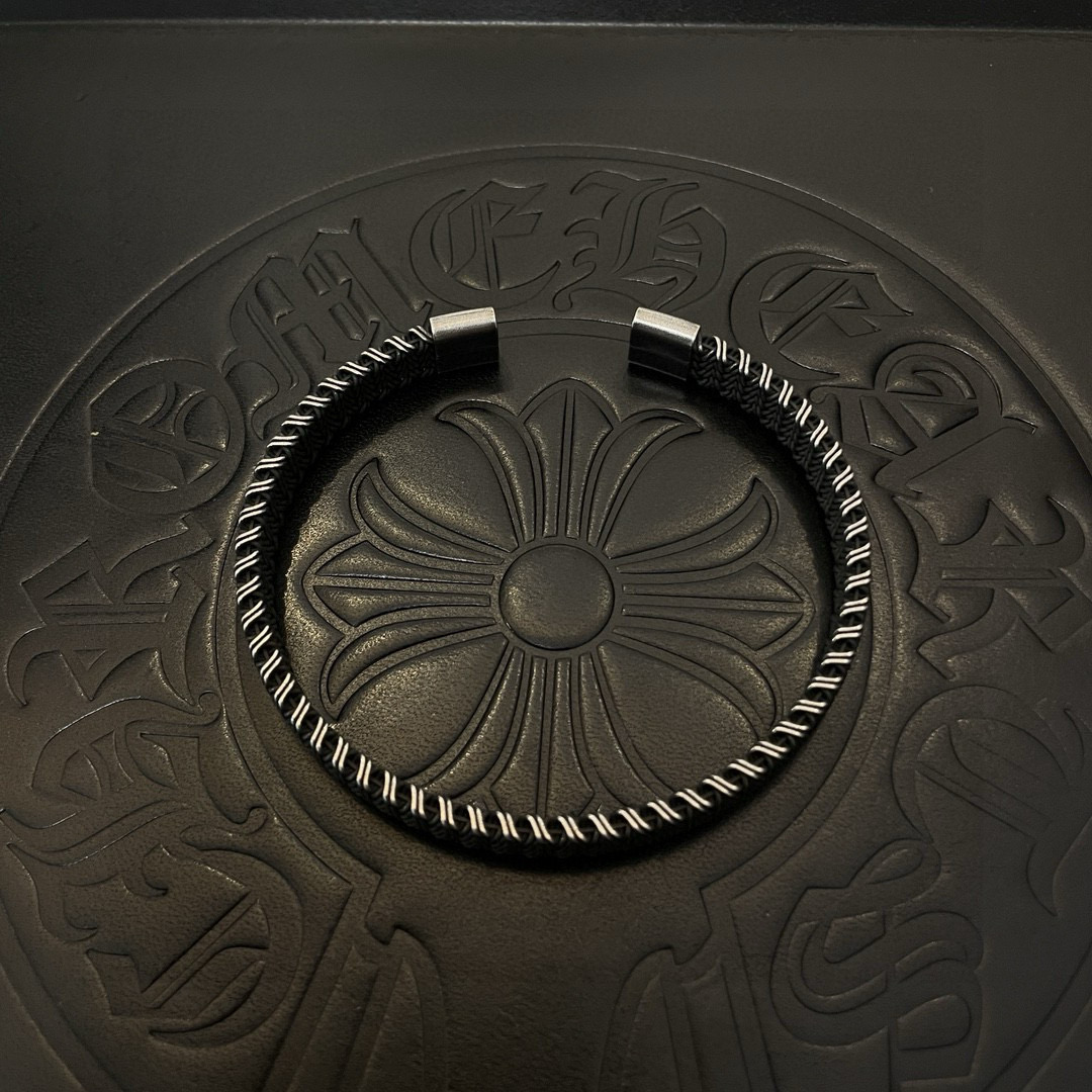 NO:763298,Batch Chrome He@rts Chrome Hearts Classic Leather Rope Bracelet ~ Authentic open mold trendy and fashionable must-have. Can be worn by both men and women. Same style for couples. Rock punk Thai silver style. Retro elements. Trendy and versatile. Same style as the official website, boutique jewelry, chrome hearts, chrome hearts, bracelet19860909批 Chrome He@rts 克罗心经典皮绳手链～正品开模潮流时尚必备 男女均可佩戴 情侣款同款 摇滚朋克泰银风格 复古元素 潮流百搭 官网同款,饰品精品,chrome hearts,chrome hearts,bracelet,Jewelry