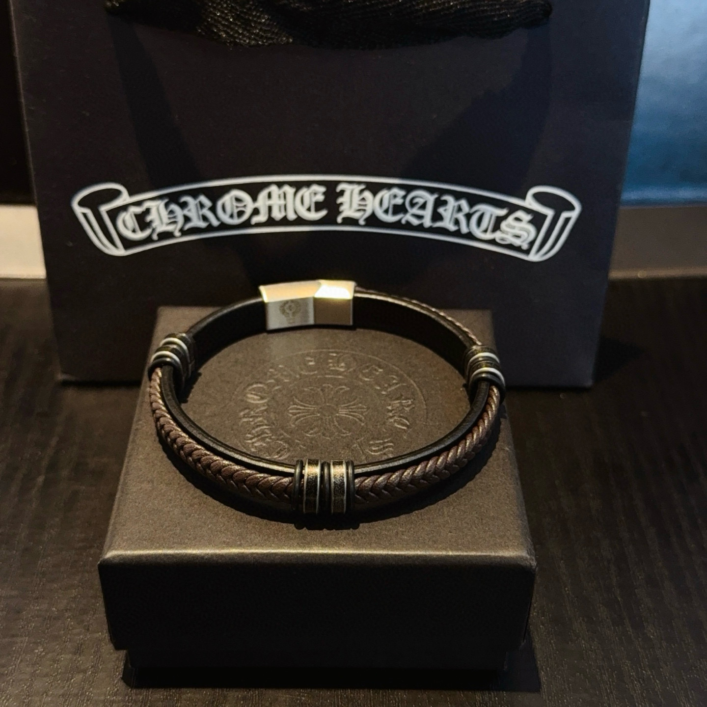 NO:763301,New [counter quality] Chrome Hearts Chrome Hearts leather rope bracelet bracelet, different concave and convex shapes, different pattern design styles, showing a distinctive cross Scout flower is the symbol of Chrome Hearts, so it is more durable. Genuine pattern-printed Chrome Hearts Chrome Hearts is different from the ordinary light version in the market. Match the version and standard quality. Look at the printing details, the degree of retro gray oxidation. Seiko version!  , jewelry boutique, chrome hearts, chrome hearts, bracelet19860909新款【专柜品质】Chrome Hearts克罗心皮绳手镯手绳,凹凸造型不同的花纹设计风格呈现出与众不同 十字架童军花是克罗心的标志 所以更经久不衰 正品打版Chrome Hearts克罗心 区别市场普通轻版 对版对标品质 看字印细节 复古做旧灰氧程度.精工版本！,饰品精品,chrome hearts,chrome hearts,bracelet,Jewelry