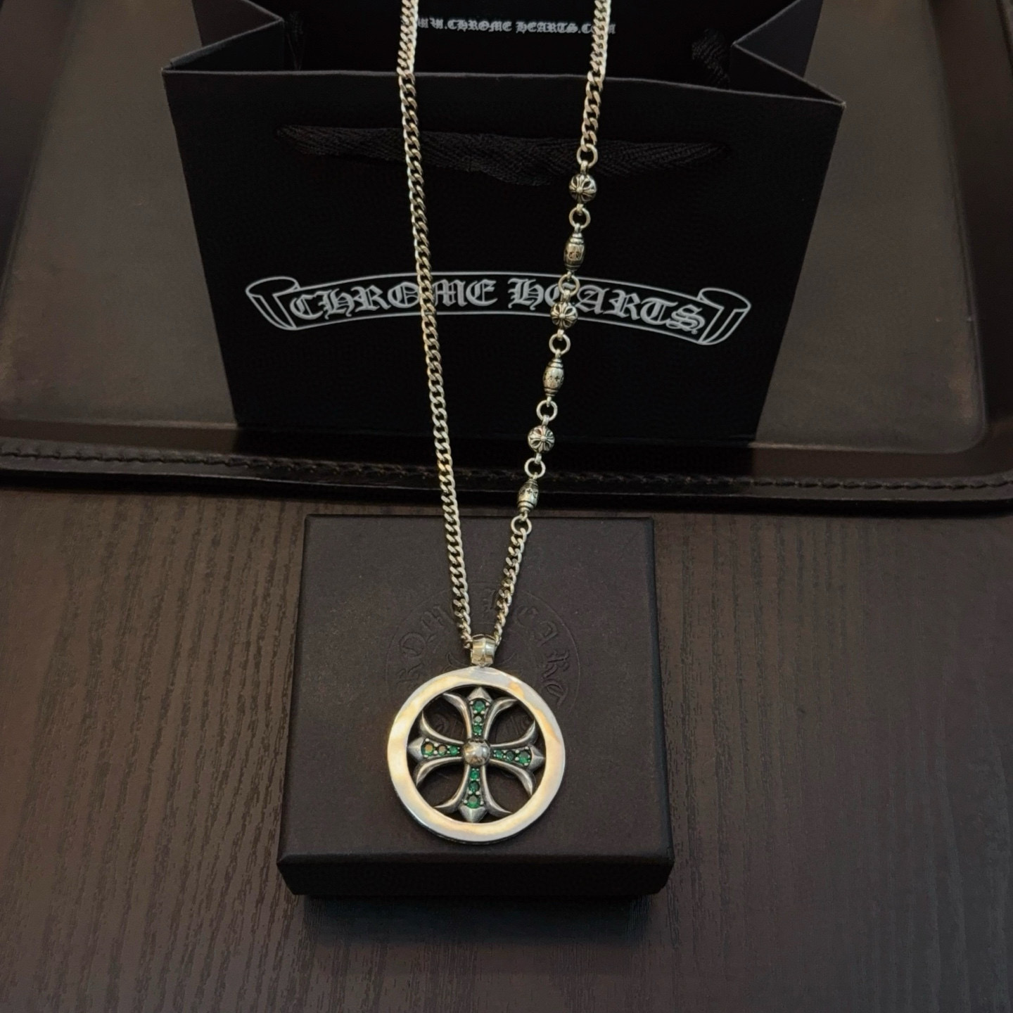 Chrome Hearts 新款【 品质】Chrome Hearts克罗心十字花球项链 圆环绿钻十字架吊坠