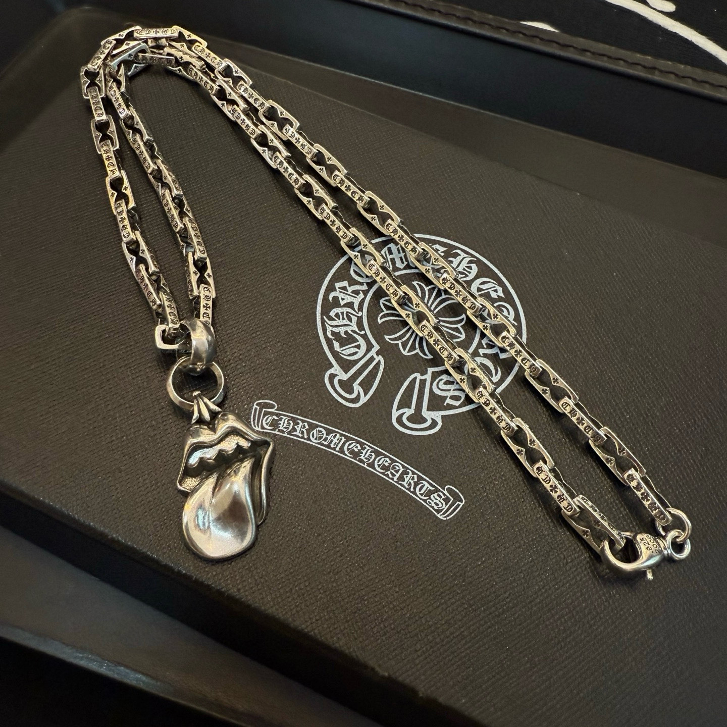 Chrome Hearts 新款【 品质】Chrome Hearts克罗心 十字架粗字母项链 大舌头吊坠