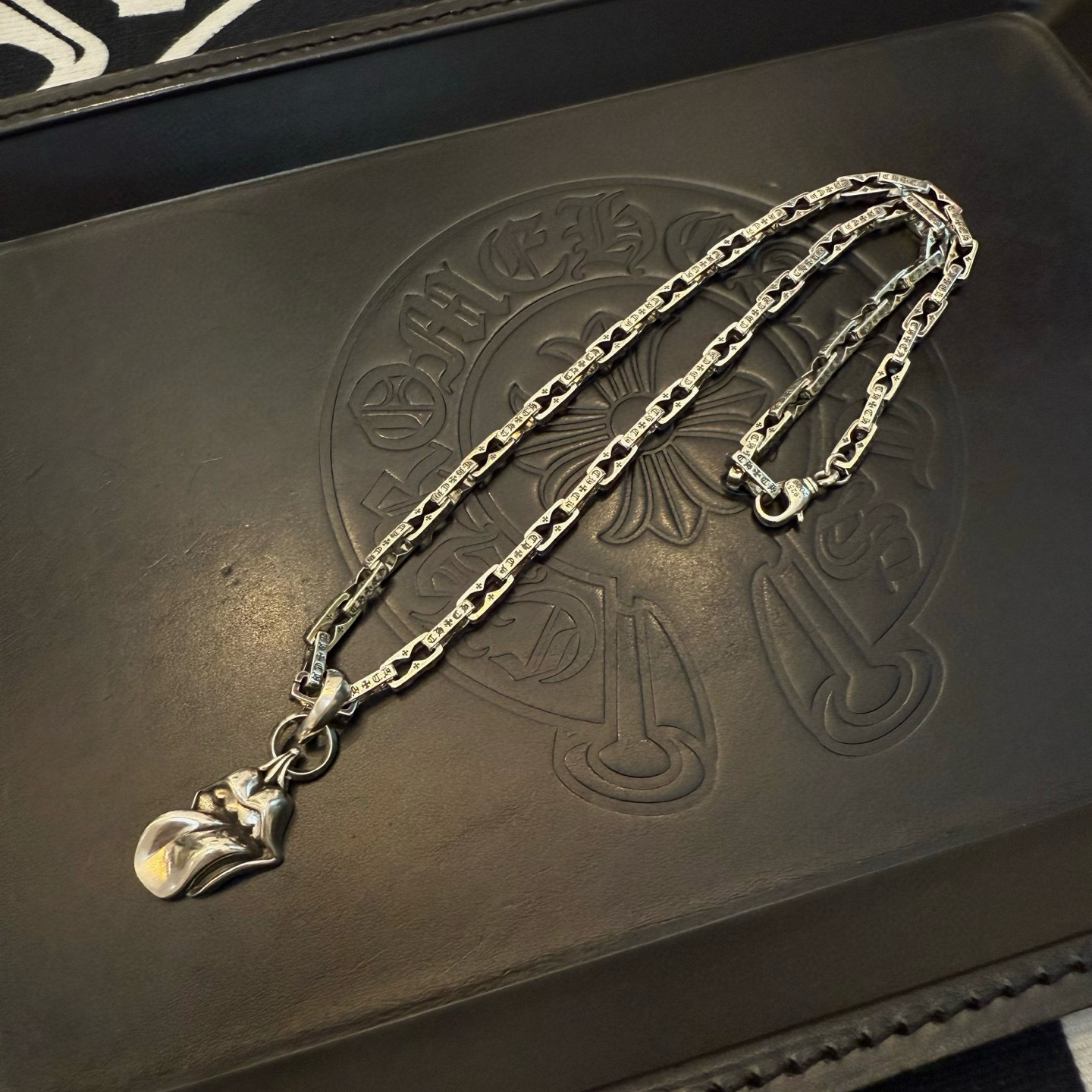 Chrome Hearts 新款【 品质】Chrome Hearts克罗心 十字架粗字母项链 大舌头吊坠