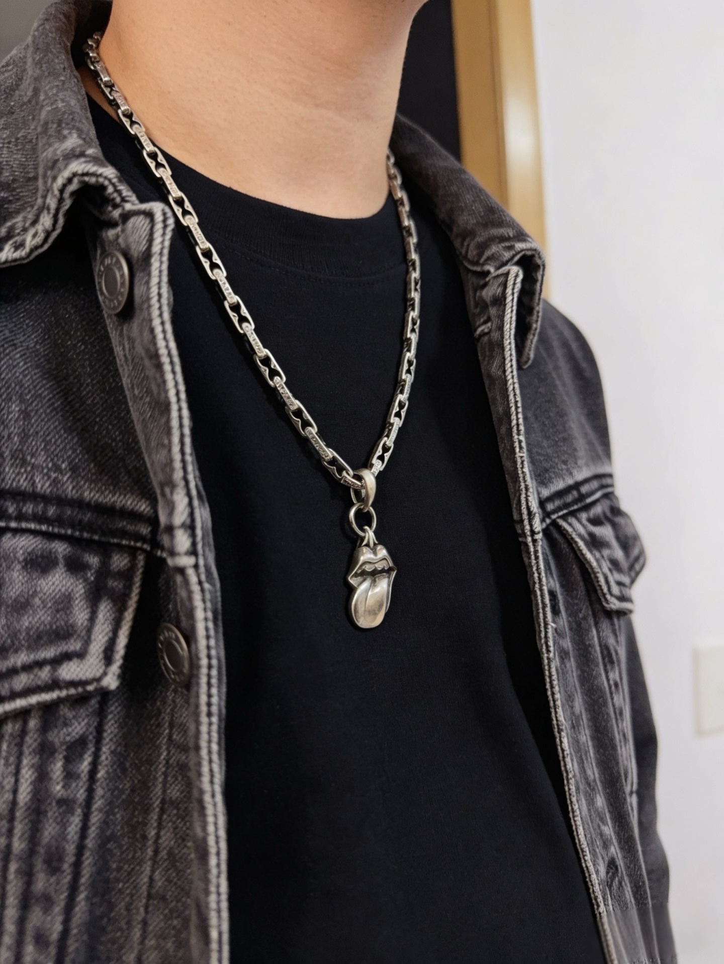 Chrome Hearts 新款【 品质】Chrome Hearts克罗心 十字架粗字母项链 大舌头吊坠