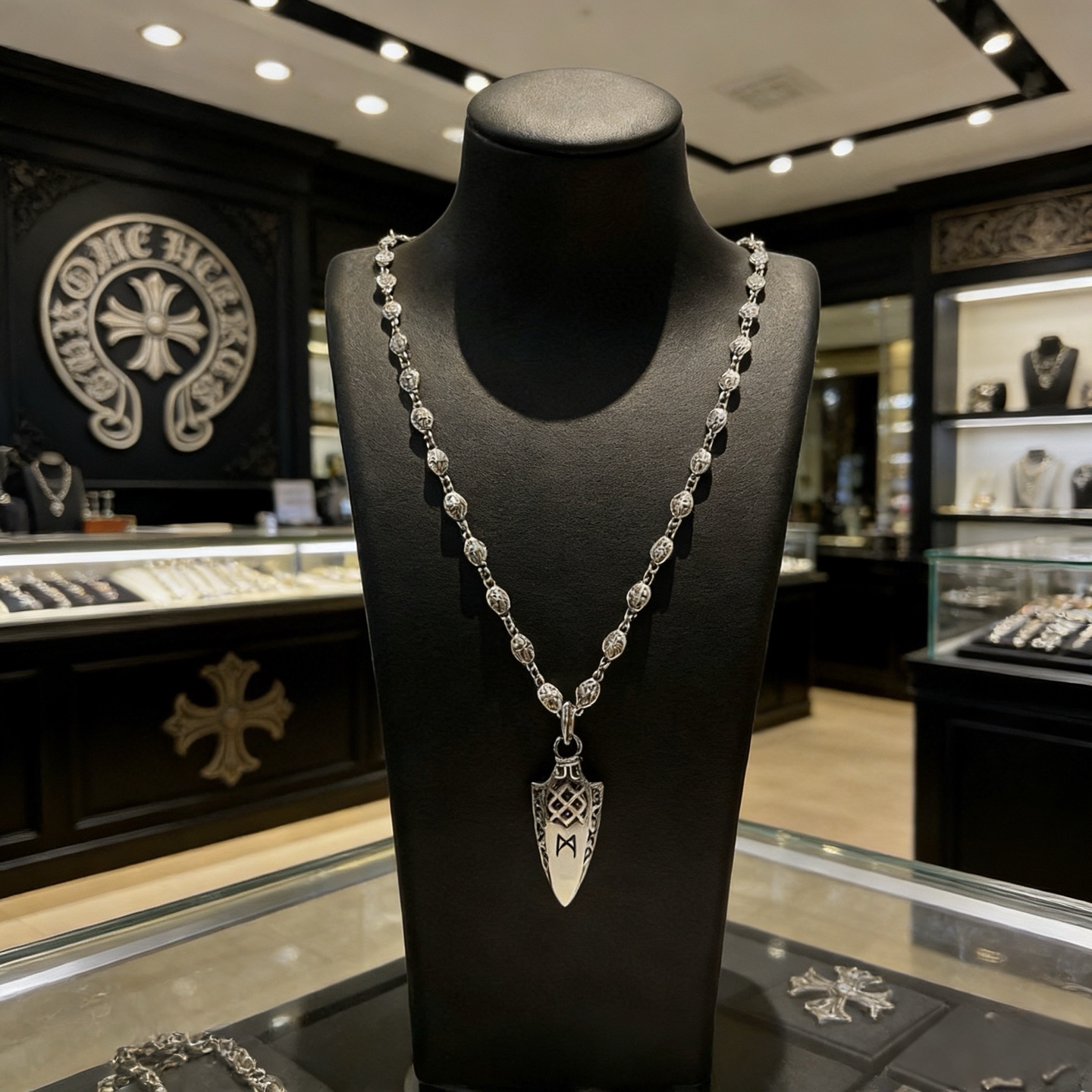 NO:763296,New [Counter Quality] Chrome Hearts Classic Retro Cross Necklace, Epee Pendant, Concave and Concave Shapes, Different Pattern Design Styles, Presenting a Distinctive Cross, Scout Flower is Chrome Hearts' Emblem, So It's More Enduring. Genuine Patterned Chrome Hearts Differentiates from Ordinary Light Editions on the Market. Matching Editions and Standard Quality. Look at the Printing Details, Retro and Old Gray Oxygen Level. Seiko Version!  !  !  Purely handmade ~ Authentic open mold fashion essentials. Can be worn by both men and women. Same style for couples. Official website original. Rock punk Thai silver style. Retro elements. Trendy and versatile!  , jewelry boutique, chrome hearts, chrome hearts, necklace19860909新款【专柜品质】Chrome Hearts克罗心经典复古十字架项链 重剑吊坠 凹凸造型不同的花纹设计风格 呈现出与众不同 十字架 童军花是克罗心的志 所以更经久不衰 正品打版Chrome Hearts克罗心 区别市场普通轻版 对版对标品质 看字印细节 复古做旧灰氧程度.精工版本！！！ 纯手工打造 ～正品开模潮流时尚必备 男女均可佩戴 情侣同款 官网原版 摇滚朋克泰银风格 复古元素 潮流百搭！,饰品精品,chrome hearts,chrome hearts,necklace,Jewelry