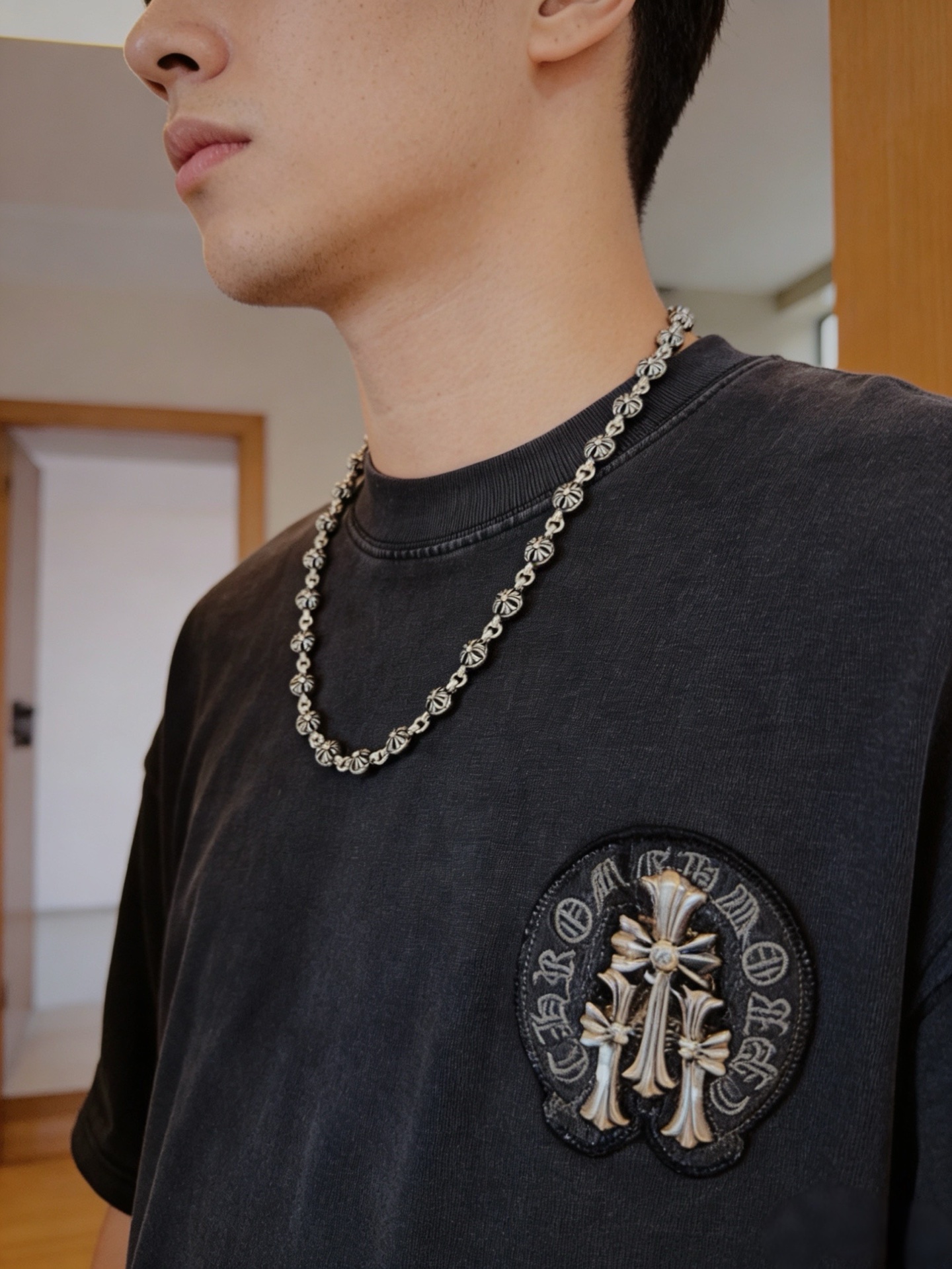 NO:763302,New [Counter Quality] Chrome Hearts Classic Retro Cross Flower Ball Large Thick Necklace. The concave and convex shapes have different pattern design styles, showing a distinctive cross. The Scout flower is the symbol of Chrome Hearts, so it is more durable. Authentic Chrome Hearts Chrome Hearts is different from the ordinary light version in the market. Check the quality of the version. Look at the printing details. The degree of retro gray oxidation. Seiko version!  !  !  Purely handmade ~ Authentic open mold fashion essentials. Can be worn by both men and women. Same style for couples. Official website original. Rock punk Thai silver style. Retro elements. Trendy and versatile!  , jewelry boutique, chrome hearts, chrome hearts, necklace19860909新款【专柜品质】Chrome Hearts克罗心经典复古十字花球大号粗项链 凹凸造型不同的花纹设计风格 呈现出与众不同 十字架 童军花是克罗心的志 所以更经久不衰 正品打版Chrome Hearts克罗心 区别市场普通轻版 对版对标品质 看字印细节 复古做旧灰氧程度.精工版本！！！ 纯手工打造 ～正品开模潮流时尚必备 男女均可佩戴 情侣同款 官网原版 摇滚朋克泰银风格 复古元素 潮流百搭！,饰品精品,chrome hearts,chrome hearts,necklace,Jewelry