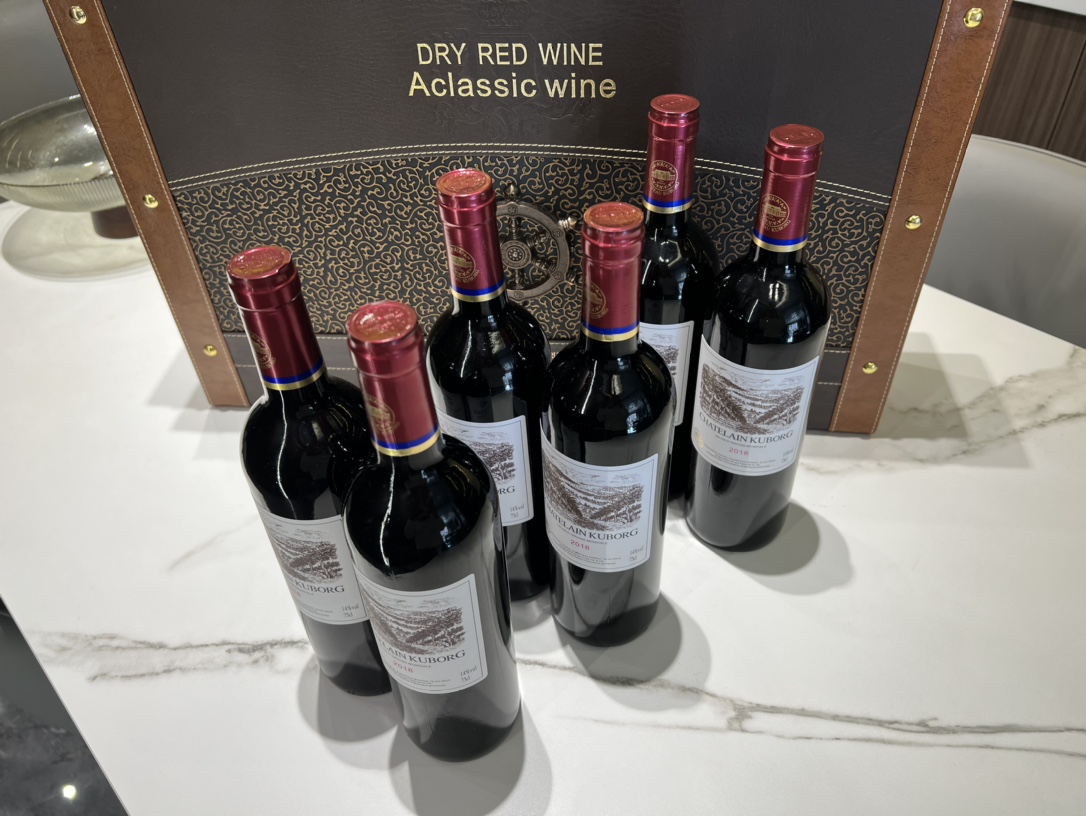 A box of 6 bottlesAuthentic Lafite Rothschild produced winery famous win - Comprehensive 9