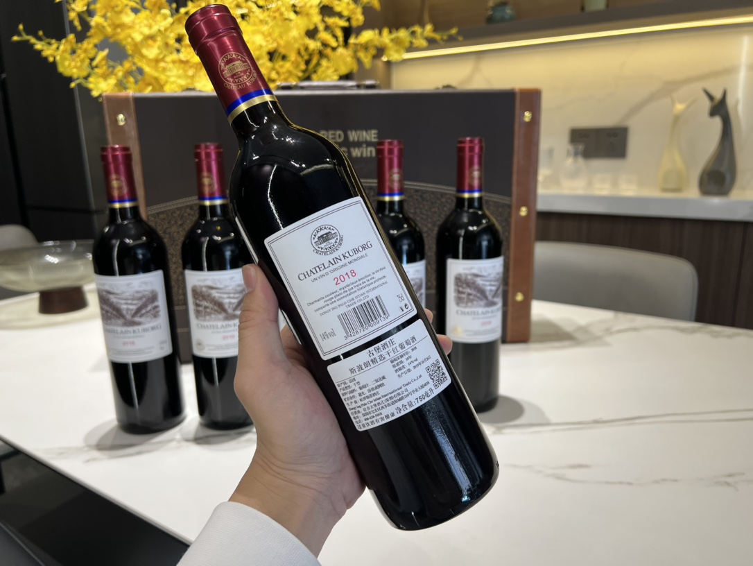 A box of 6 bottlesAuthentic Lafite Rothschild produced winery famous win - Comprehensive 6