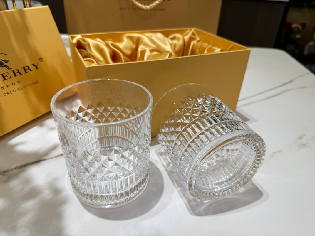 巴宝莉经典菱形切割威士忌杯 9