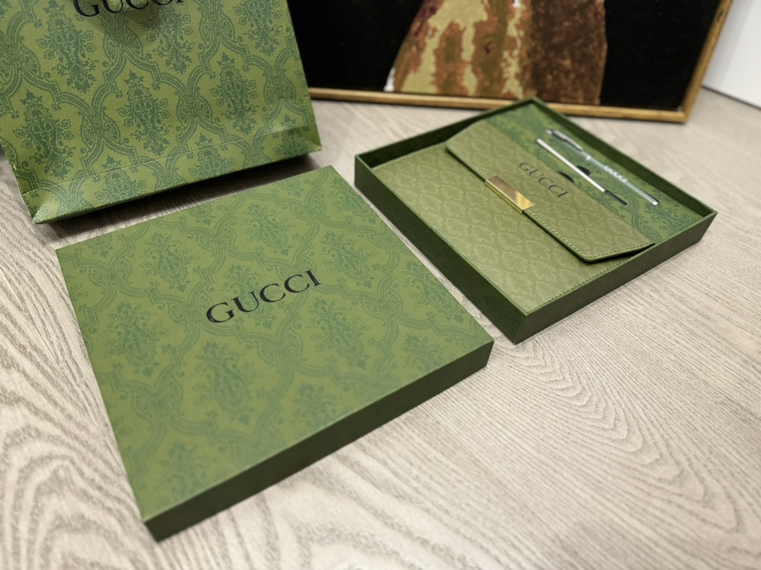 古驰Gucci限定款笔记本 签字笔套装 2