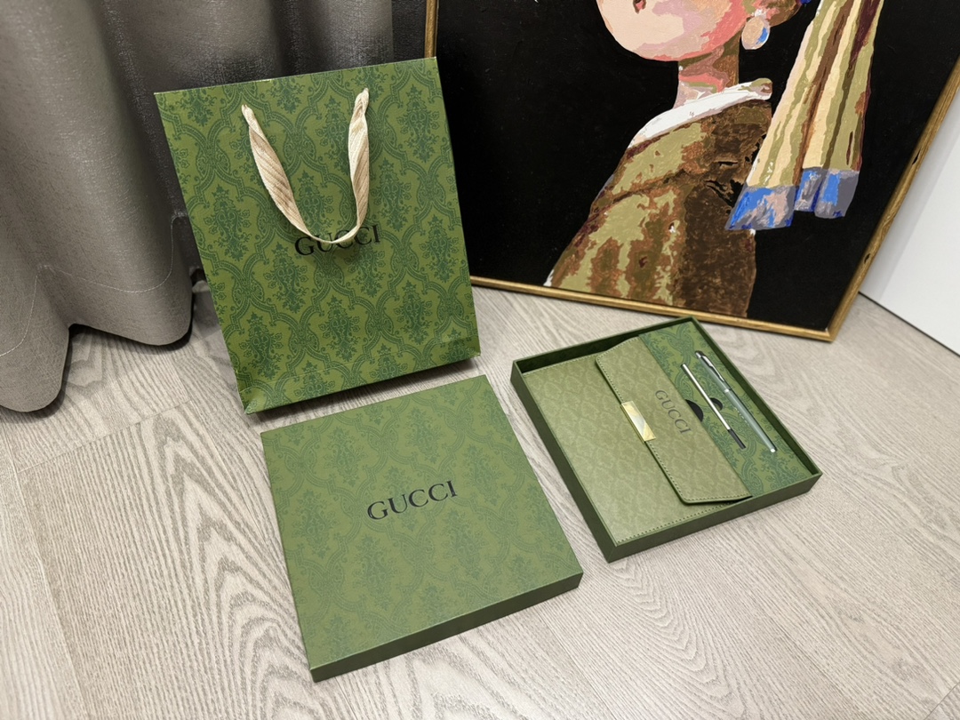 Gucci Limited Edition Notebook and Pen Set - Comprehensive