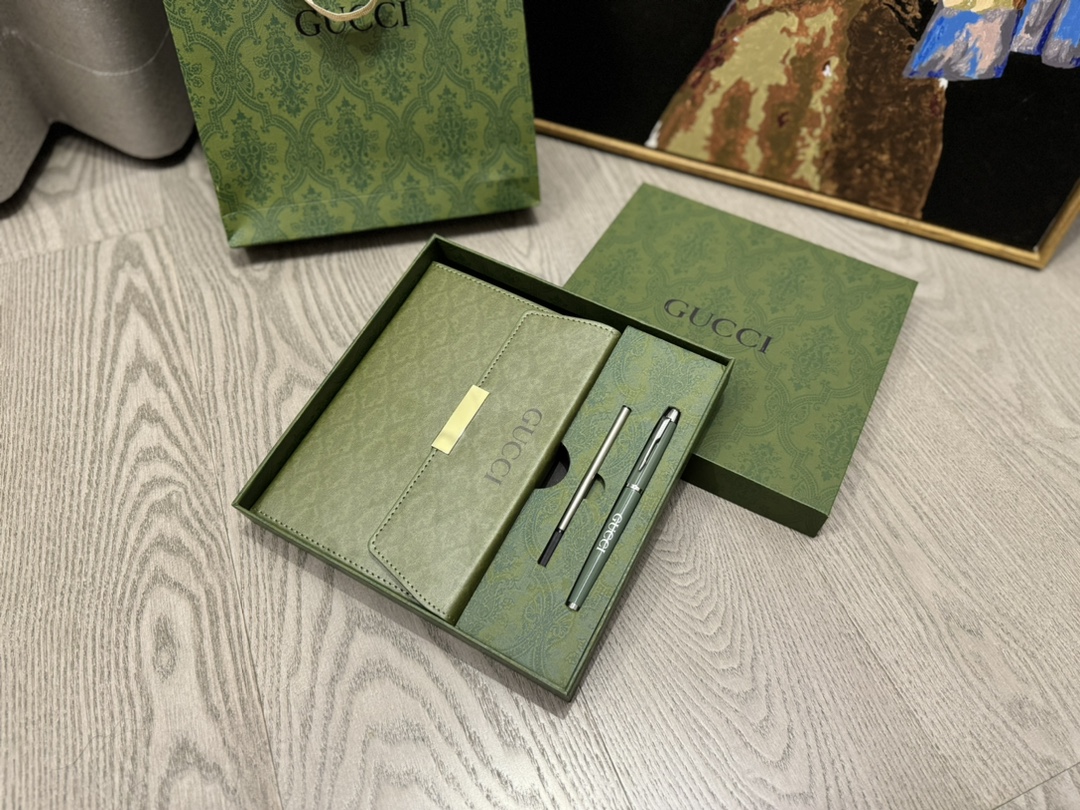 古驰Gucci限定款笔记本 签字笔套装 3