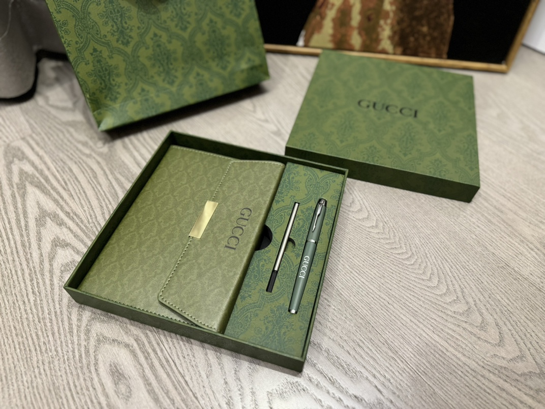 古驰Gucci限定款笔记本 签字笔套装 7