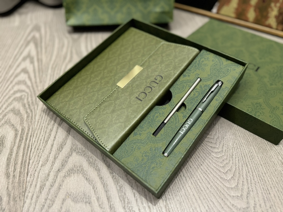 古驰Gucci限定款笔记本 签字笔套装 4