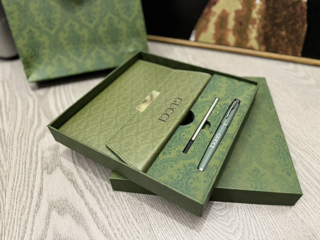 古驰Gucci限定款笔记本 签字笔套装 6