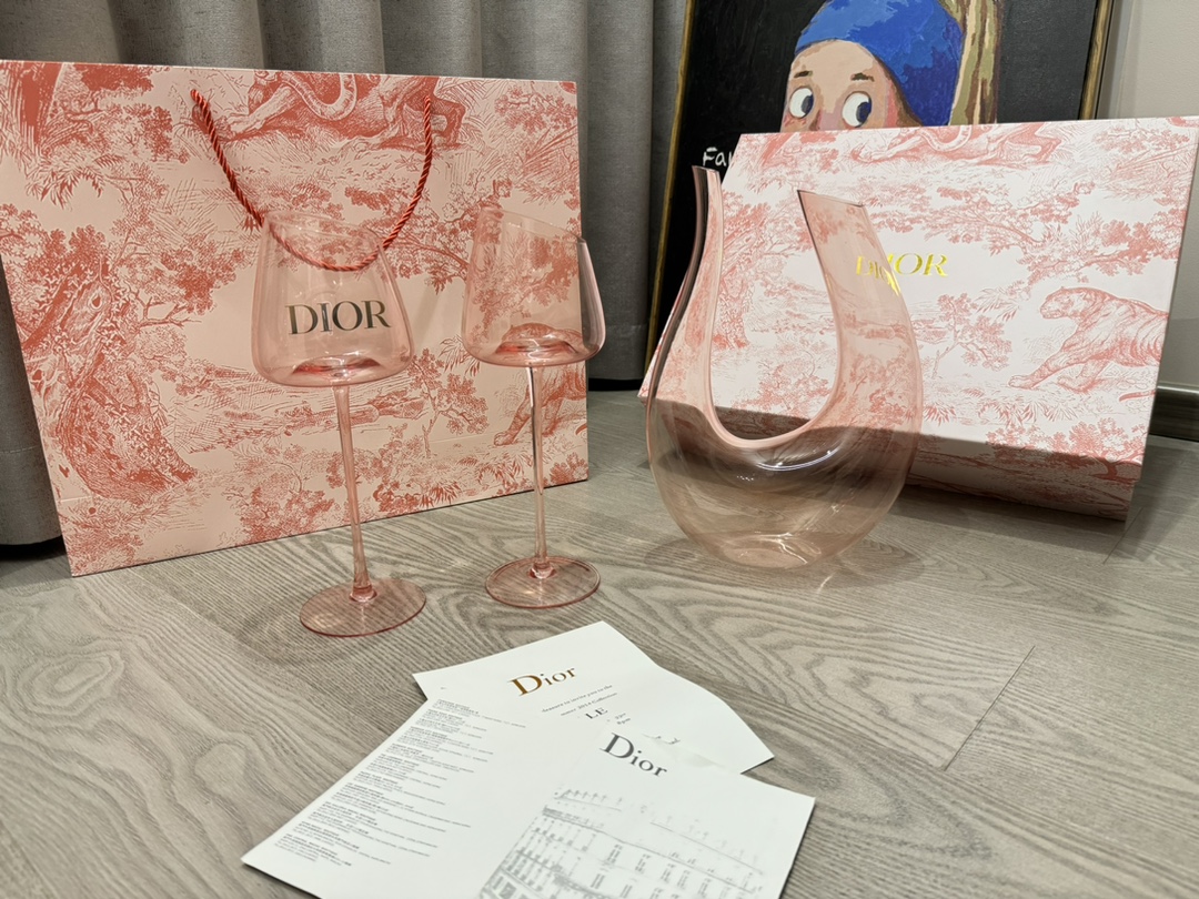 The Dior DIOR flamingo wine glass decanter set, in the classic Dior pink - Lifestyle