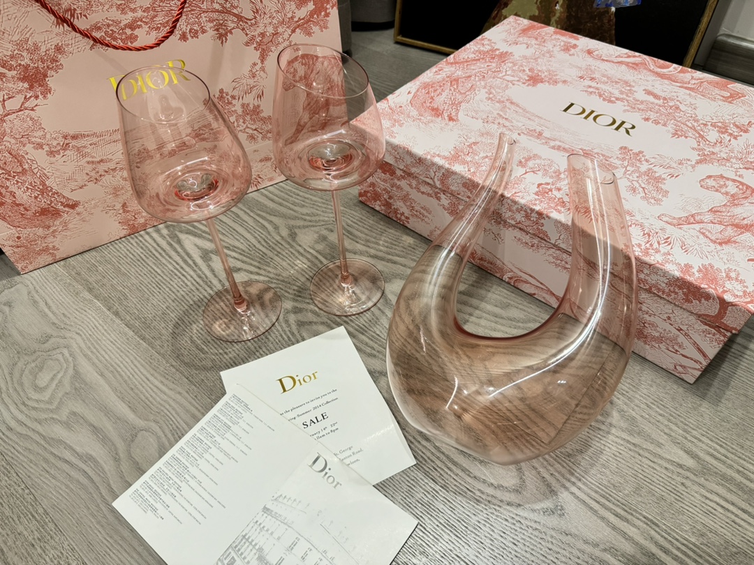迪奥DIOR火烈鸟红酒杯醒酒器套装,粉黛迪奥经典色,是匠人赋予这只杯子的意义与耀眼的存在 8