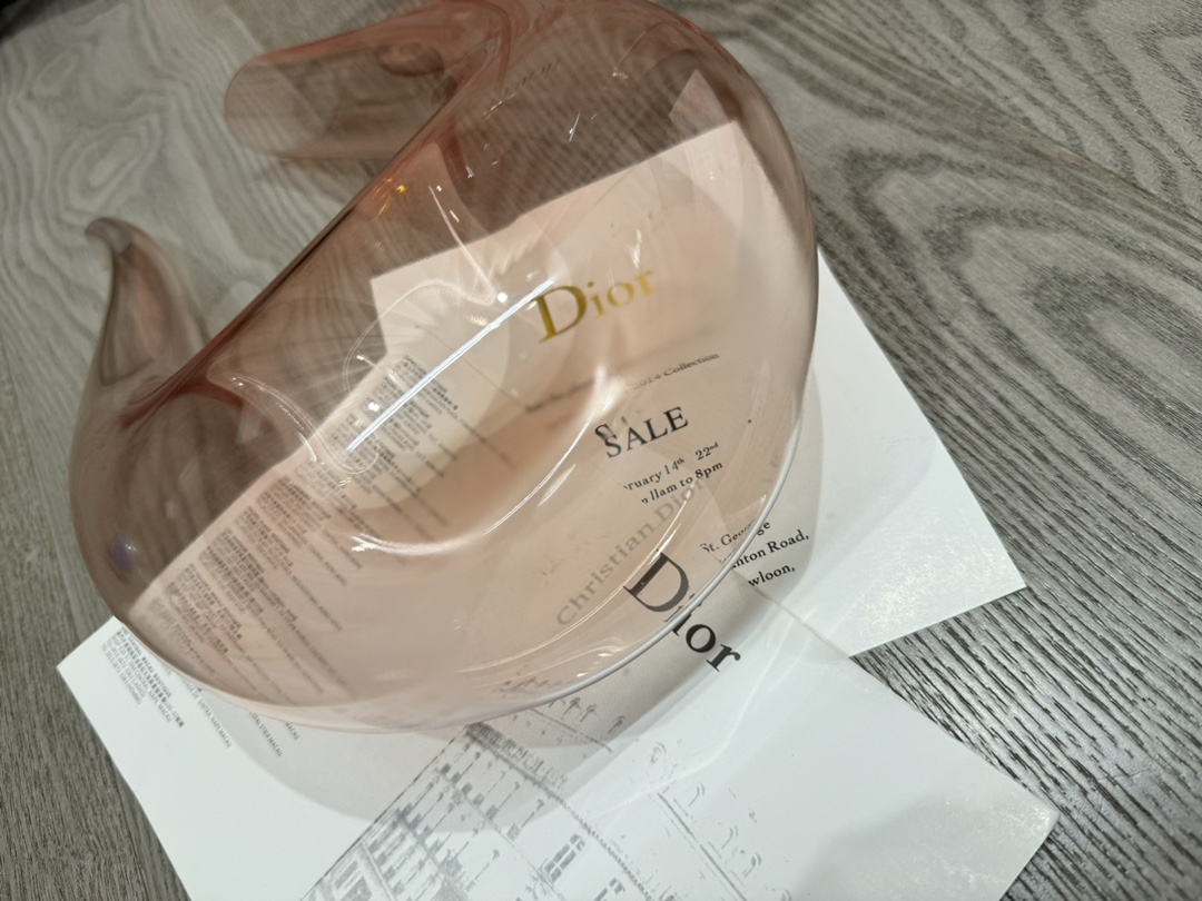 迪奥DIOR火烈鸟红酒杯醒酒器套装,粉黛迪奥经典色,是匠人赋予这只杯子的意义与耀眼的存在 7