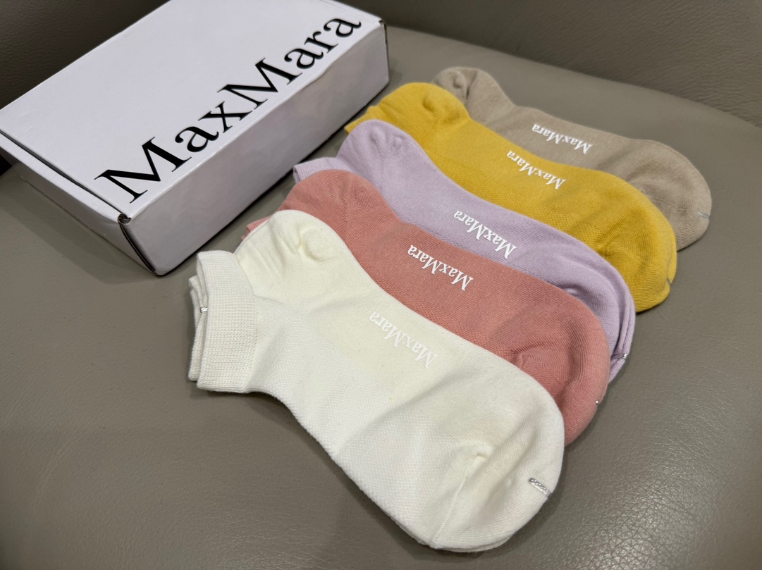 麦丝玛拉 Max Mara 高级成衣风衣外套及大衣服饰 #DA1A44DA 4