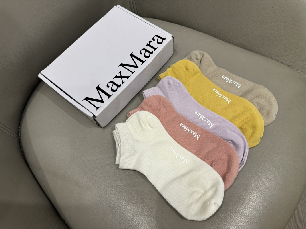 麦丝玛拉 Max Mara 高级成衣风衣外套及大衣服饰 #DA1A44DA 3
