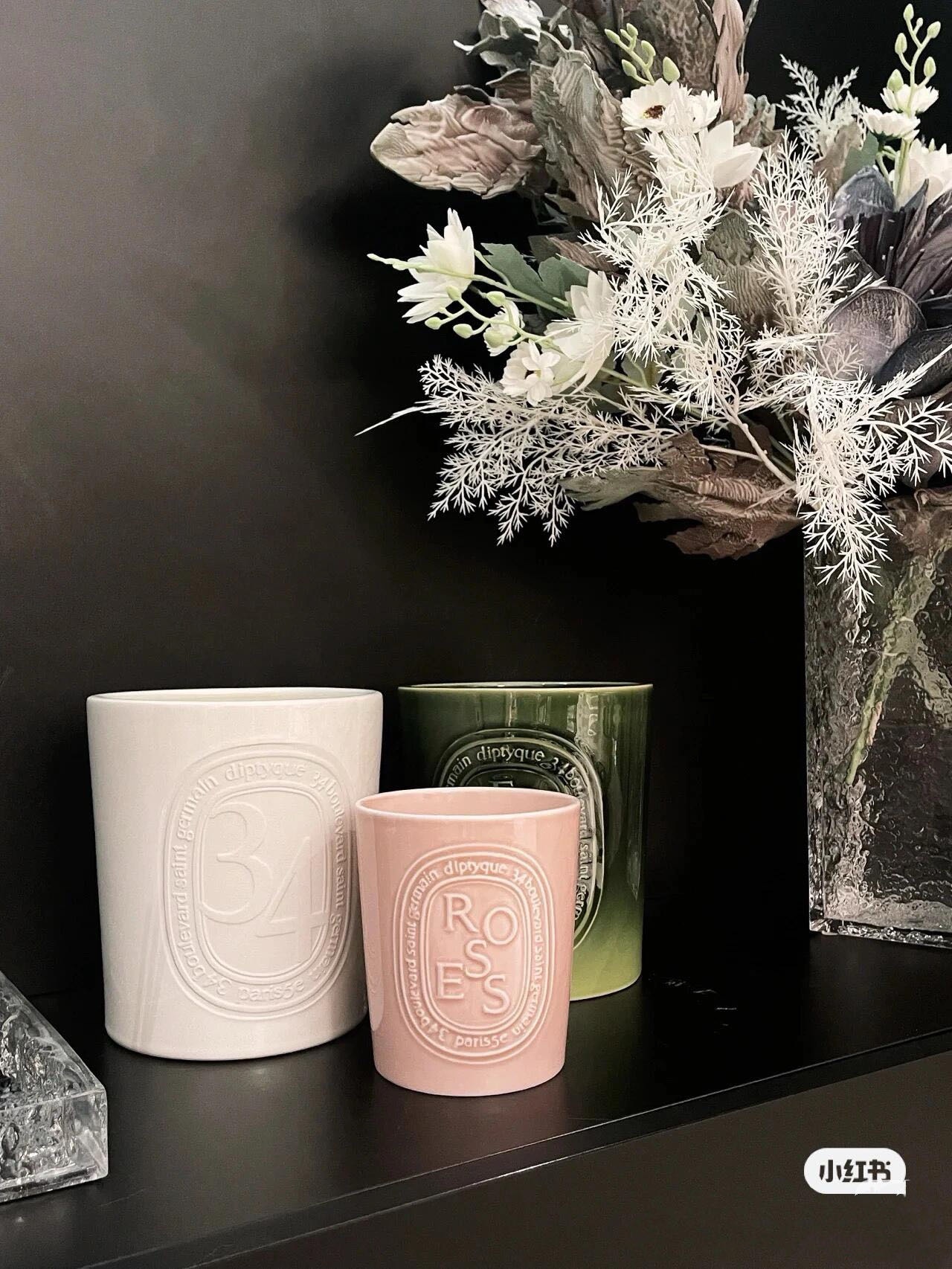 Fitted with five wicks, the 1,500g candle delivers expansive fragrance - Comprehensive 4
