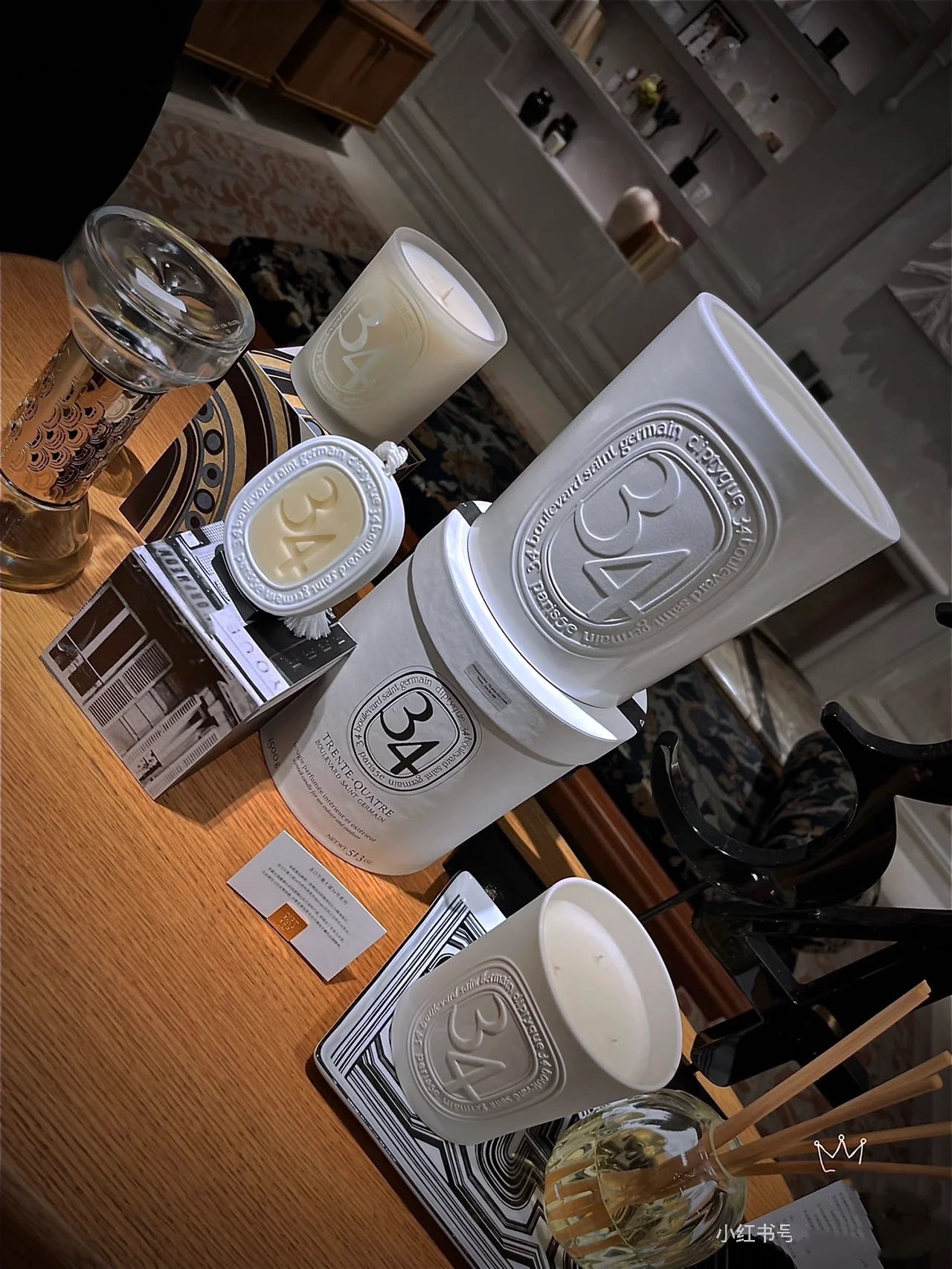 Fitted with five wicks, the 1,500g candle delivers expansive fragrance - Comprehensive 6