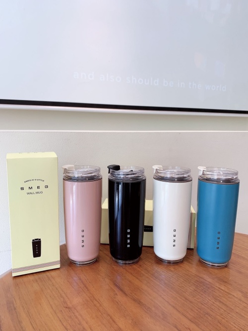 Smeg Wall Mug: Enjoy Your Daily Refreshments with Style and Practicality 5 Smeg Wall Mug: Enjoy Your Daily Refreshments with Style and Practicality