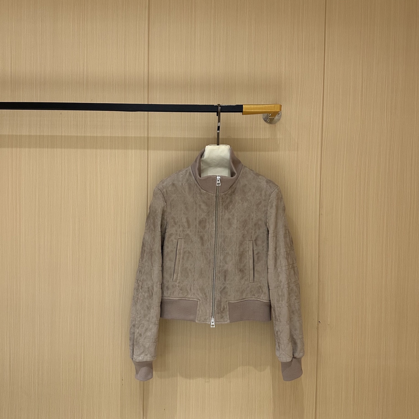 NO:901205,————Chirstian Dio*r———— 2026 spring new products The best heavy-duty embroidered sheep suede jacket this season!  The style is versatile and fashionable!  - MATERIAL - Leather surface imported mixed sheep suede leather size S ~ XL, Dior-clothing, dior, dior, jackets & coats,19860909—————Chirstian Dio*r———— 2026春款新品 本季度最佳重工绣花羊反绒外套！版型不挑人百搭又时髦！ - MATERIAL 材质 - 皮面进口混种羊反绒皮 size S ～XL,迪奥-服装,dior,dior,jackets & coats,,Women's clothing