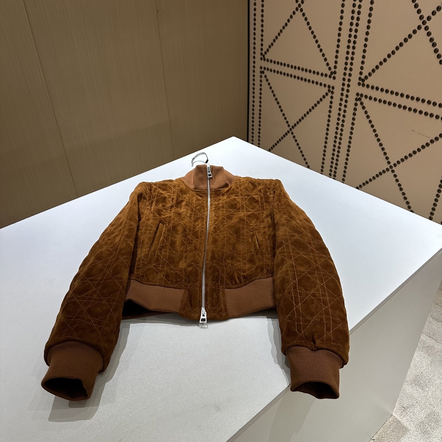 NO:892142,————Chirstian Dio*r———— 2026 spring new products The best heavy-duty embroidered sheep suede jacket this season!  The style is versatile and fashionable!  - MATERIAL - Leather surface imported mixed sheep suede leather size S ~ XL, Dior-clothing, dior, dior, jackets & coats,19860909—————Chirstian Dio*r———— 2026春款新品 本季度最佳重工绣花羊反绒外套！版型不挑人百搭又时髦！ - MATERIAL 材质 - 皮面进口混种羊反绒皮 size S ～XL,迪奥-服装,dior,dior,jackets & coats,,Women's clothing