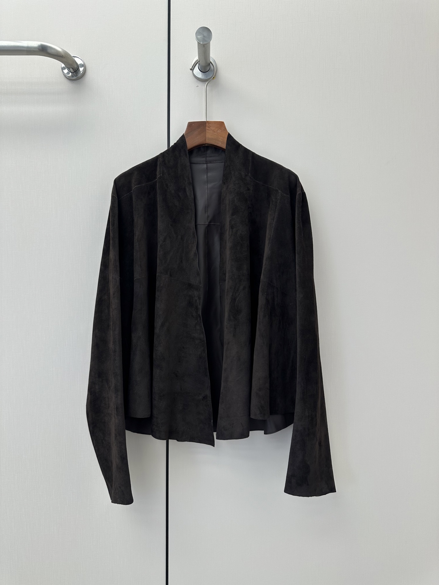 NO:944663,OOTD｜Designer 2026 Autumn and Winter New Products This season’s best high-end ultra-thin lambskin jacket!  The classic slimming silhouette is versatile and fashionable!  - MATERIAL material - leather imported suede lambskin size S- XL, women's clothing, jackets & coats, sheepskin,19860909OOTD｜设计师款 2026秋冬新品 本季度最佳高定超薄小羊皮外套！经典显瘦版型不挑人百搭又时髦！ - MATERIAL 材质 - 皮面进口反绒小羊皮 size Ｓ- XL,女装,jackets & coats,sheepskin,,Women's clothing