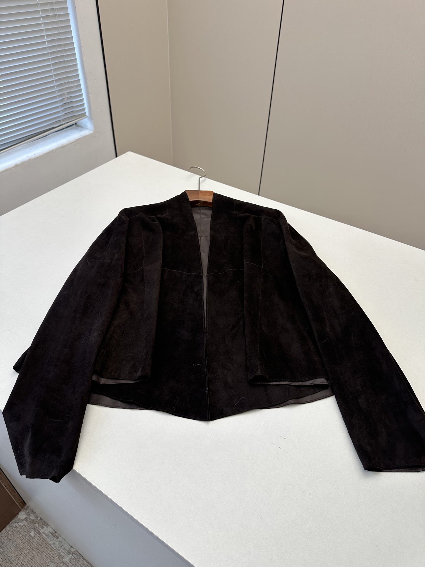 NO:929449,OOTD｜Designer 2026 Autumn and Winter New Products This season’s best high-end ultra-thin lambskin jacket!  The classic slimming silhouette is versatile and fashionable!  - MATERIAL - Imported suede lambskin, size S-XL, women's clothing, jackets & coats, sheepskin,19860909OOTD｜设计师款 2026秋冬新品 本季度最佳高定超薄小羊皮外套！经典显瘦版型不挑人百搭又时髦！ - MATERIAL 材质 - 皮面进口反绒小羊皮 size Ｓ- XL,女装,jackets & coats,sheepskin,,Women's clothing