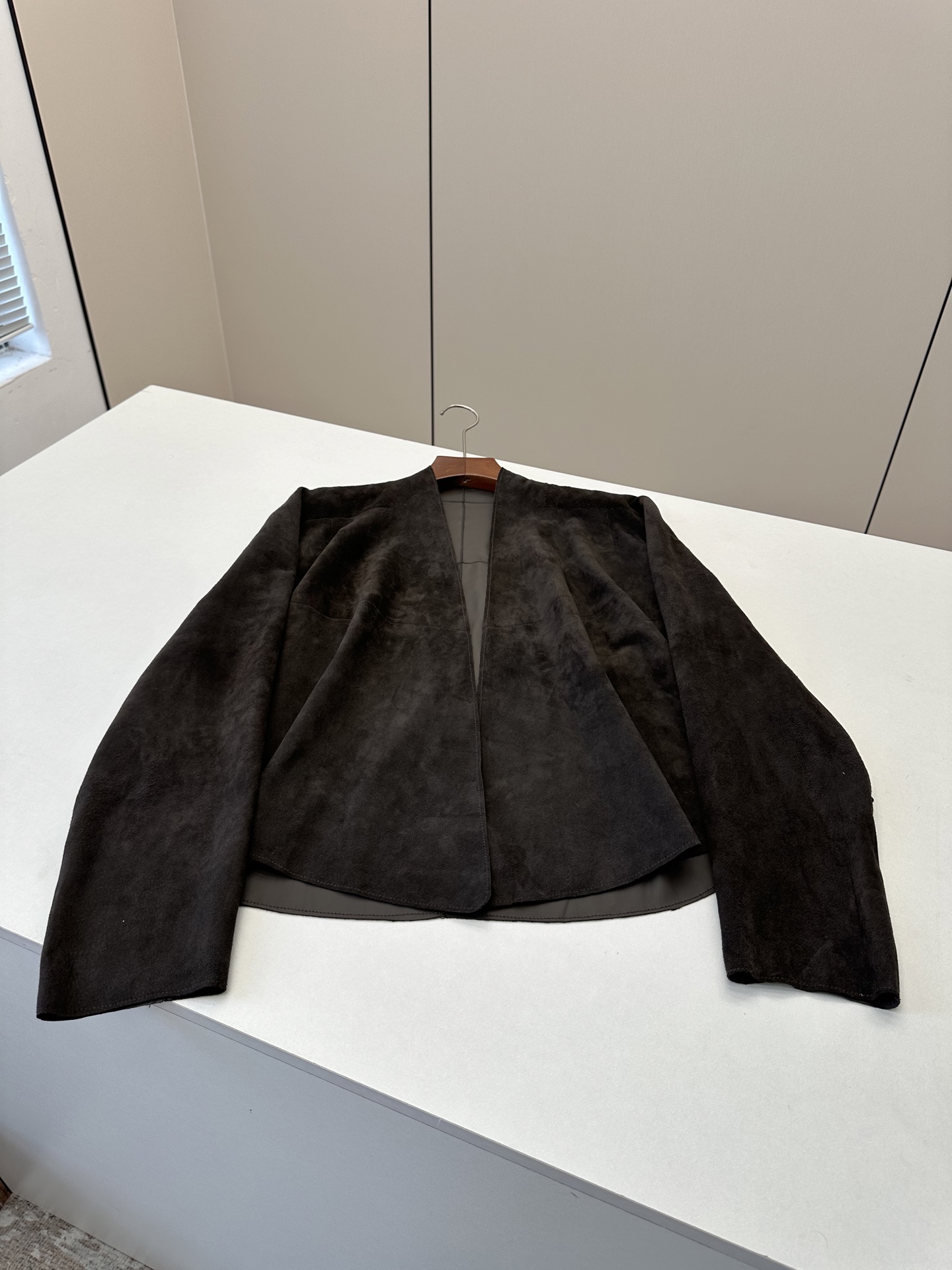 NO:900364,OOTD｜Designer 2026 Autumn and Winter New Products This season’s best high-end ultra-thin lambskin jacket!  The classic slimming silhouette is versatile and fashionable!  - MATERIAL - Imported suede lambskin, size S-XL, women's clothing, jackets & coats, sheepskin,19860909OOTD｜设计师款 2026秋冬新品 本季度最佳高定超薄小羊皮外套！经典显瘦版型不挑人百搭又时髦！ - MATERIAL 材质 - 皮面进口反绒小羊皮 size Ｓ- XL,女装,jackets & coats,sheepskin,,Women's clothing