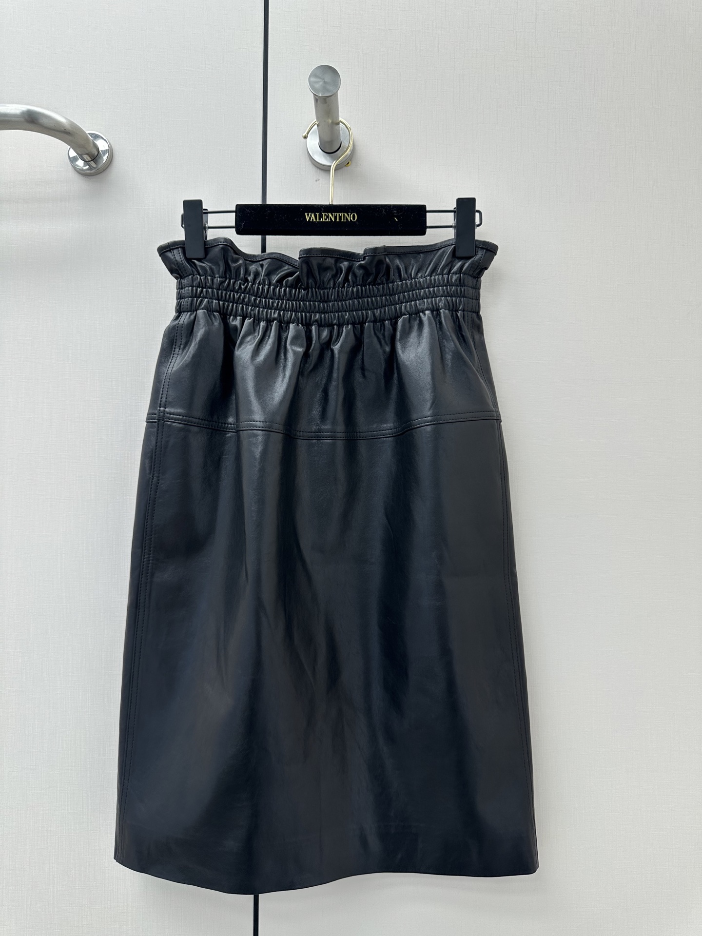 NO:929482,——Saint Laurent ————Imported original lambskin, the most outstanding leather skirt this year!  2026 Spring New Products Leather Look at the Details!  Stylish and classy!  3 colors, exquisite workmanship and high quality!  The version is not picky, fashionable and versatile. Sizes S-XL, saint laurent-clothing, saint laurent, saint laurent, skirts, sheepskin,19860909————Saint Laurent 圣罗兰 ———— 进口原版小羊皮 今年最出彩的皮裙！ 2026春季新品 皮质看细节！时髦且有档次！3色 做工细腻高级！版型不挑人 时髦且百搭 尺码S-XL,圣罗兰-服装,saint laurent,saint laurent,skirts,sheepskin,,Women's clothing