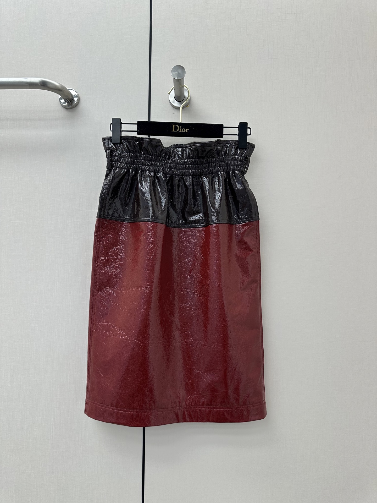NO:900352,——Saint Laurent ————Imported original lambskin, the most outstanding leather skirt this year!  2026 Spring New Products Leather Look at the Details!  Stylish and classy!  3 colors, exquisite workmanship and high quality!  The version is not picky, fashionable and versatile. Sizes S-XL, saint laurent-clothing, saint laurent, saint laurent, skirts, sheepskin,19860909————Saint Laurent 圣罗兰 ———— 进口原版小羊皮 今年最出彩的皮裙！ 2026春季新品 皮质看细节！时髦且有档次！3色 做工细腻高级！版型不挑人 时髦且百搭 尺码S-XL,圣罗兰-服装,saint laurent,saint laurent,skirts,sheepskin,,Women's clothing