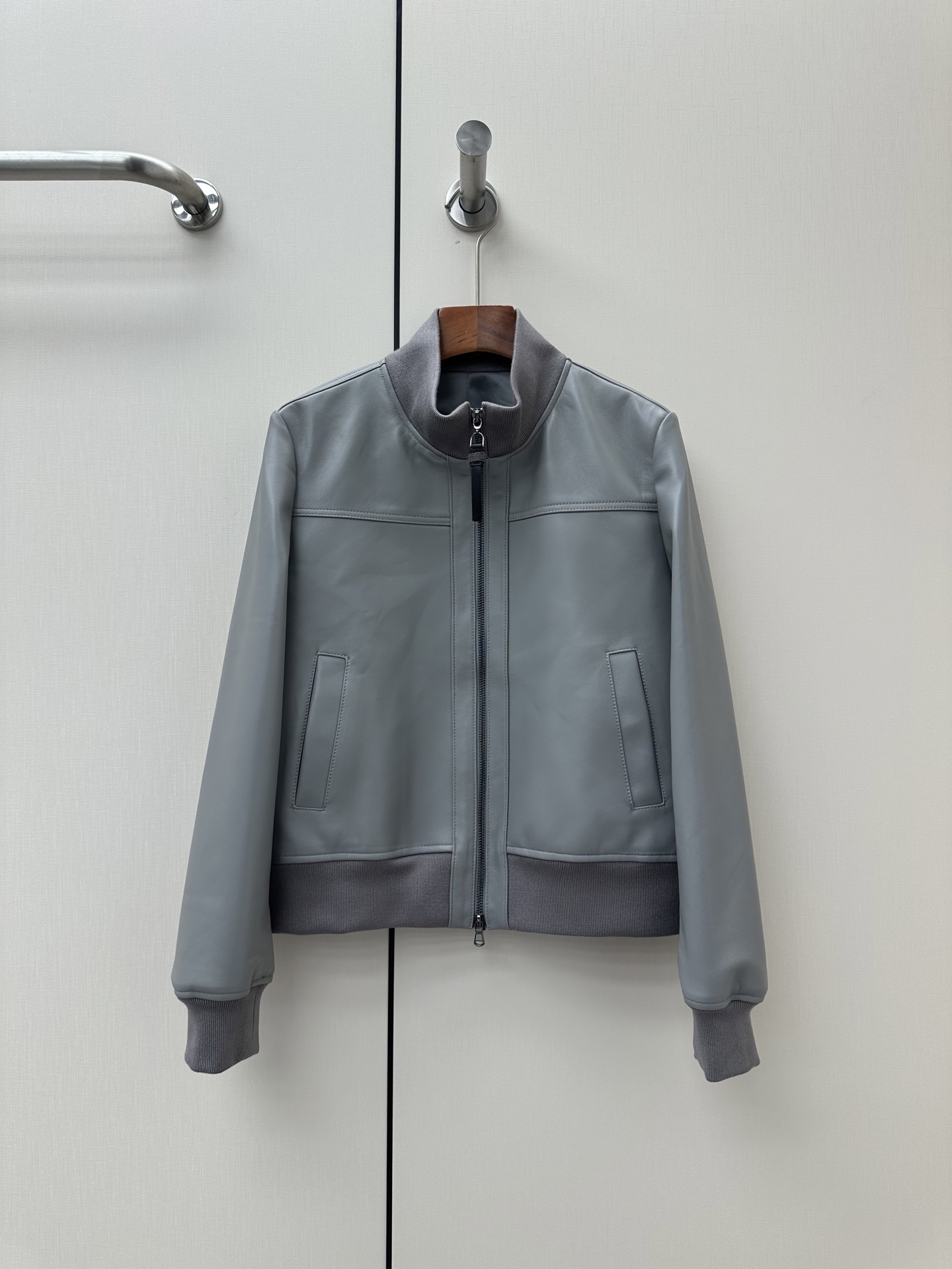 NO:946021,————Brunello Cucinelli———— New autumn and winter products imported lambskin jacket!  Noble and elegant, cool and not bloated!  Super love!  Perfect workmanship quality depends on the details!  !  Three colors S-XL, women's clothing, brunello cucinelli, jackets & coats, sheepskin,19860909—————Brunello Cucinelli————— 秋冬新品 进口小羊皮夹克！高贵又优雅,炫酷拒绝臃肿！超级大爱！完美做工品质看细节！！ 三色 S-XL,女装,brunello cucinelli,jackets & coats,sheepskin,,Women's clothing