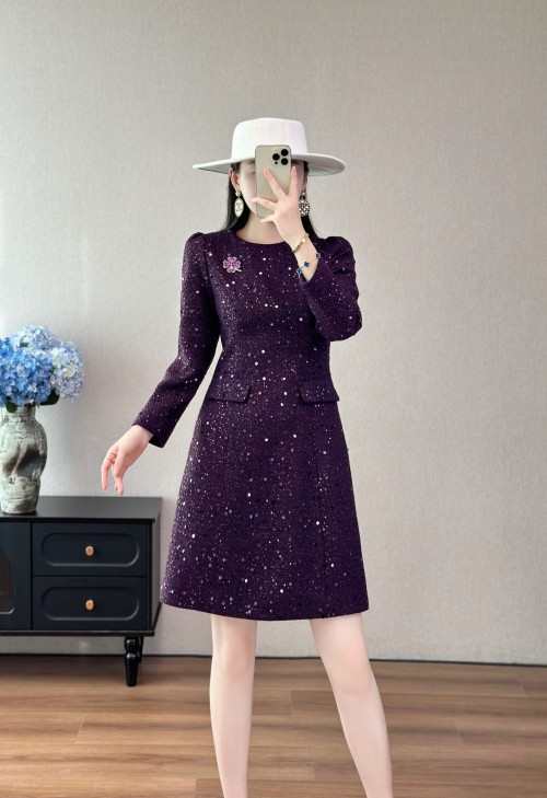 Elegant Chanel-Style Sequin Dress with Brooch - Perfect for Any Occasion 1 Elegant Chanel-Style Sequin Dress with Brooch - Perfect for Any Occasion