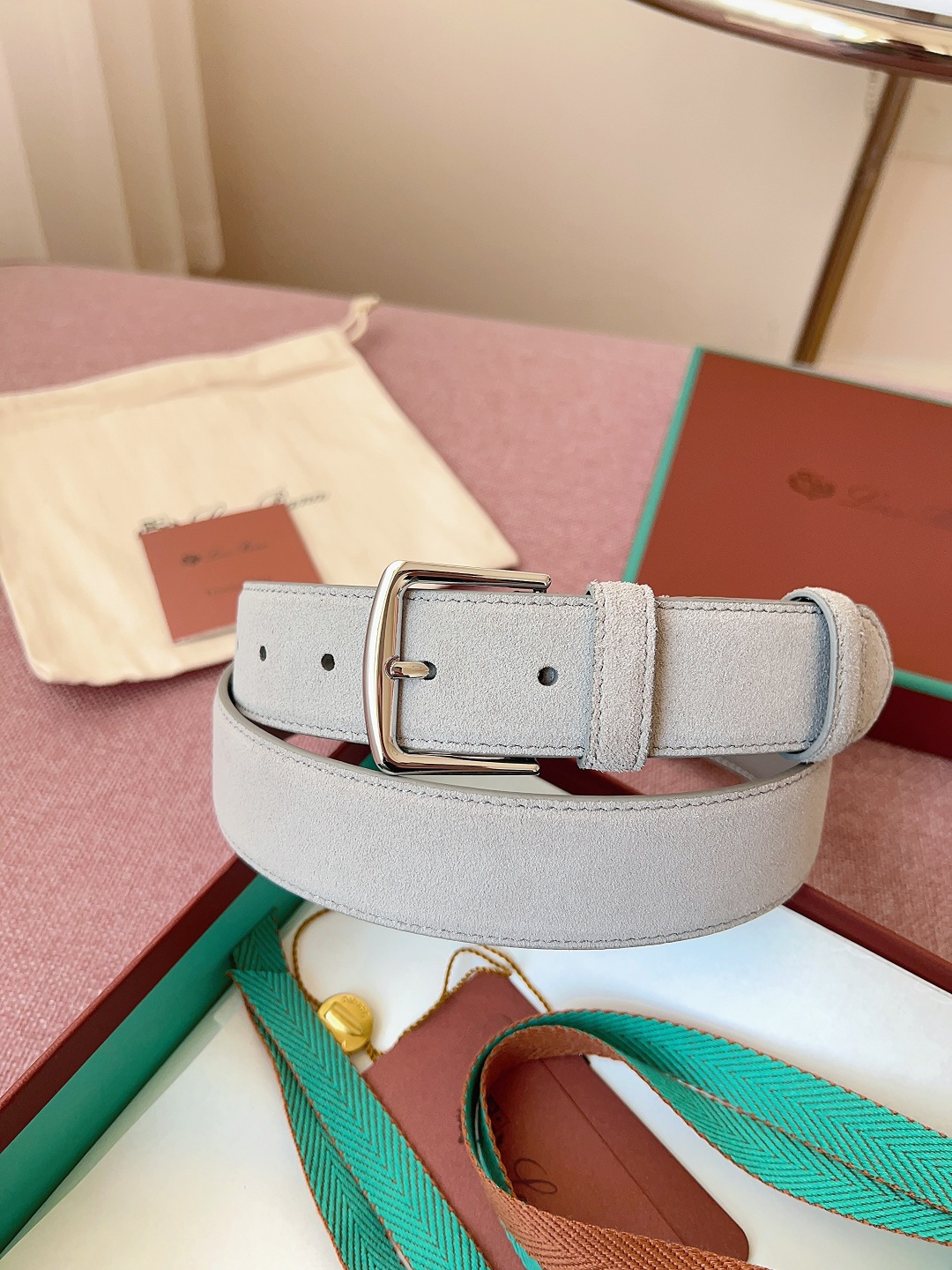 Loro Piana 240 《Loro Piana》LP 料，品质毋庸置疑，传递内敛与雅致，休闲 ，宽度3.5CM