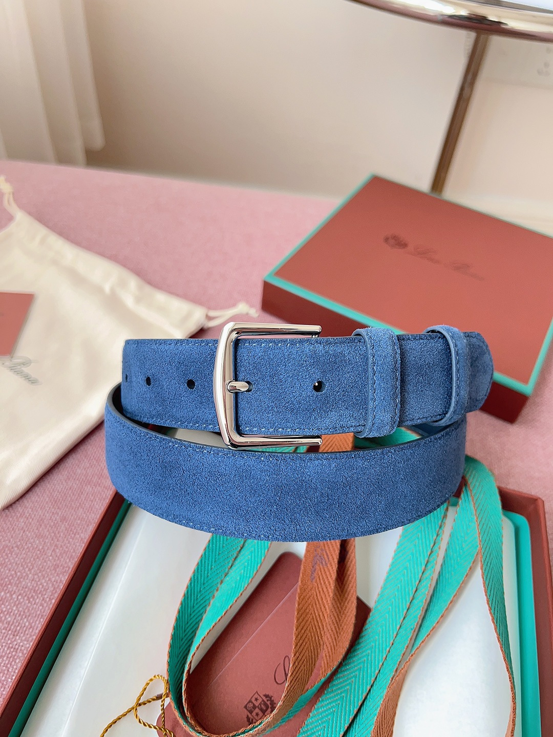 Loro Piana 240 《Loro Piana》LP 料，品质毋庸置疑，传递内敛与雅致，休闲 ，宽度3.5CM