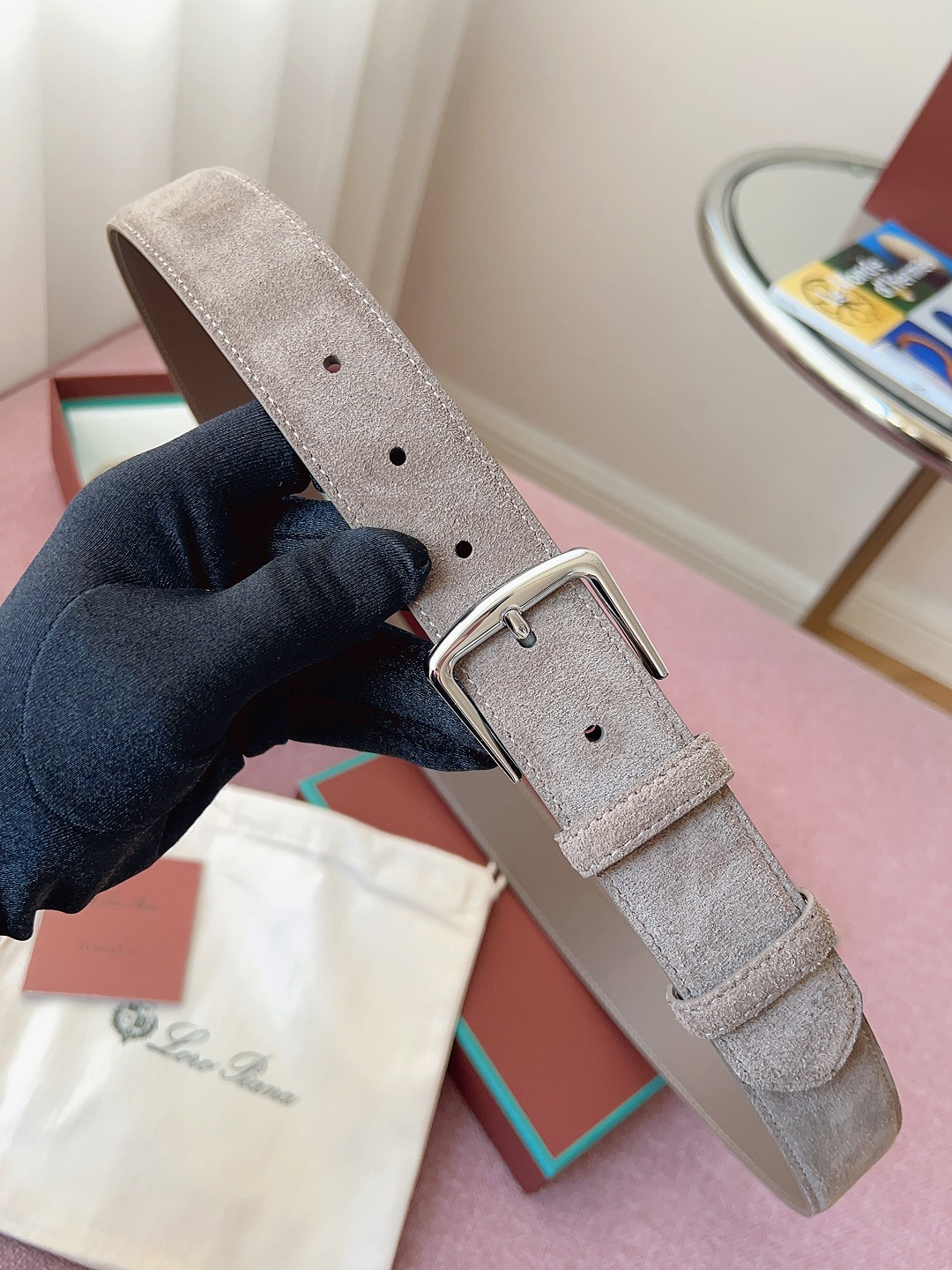 Loro Piana 240 《Loro Piana》LP 料，品质毋庸置疑，传递内敛与雅致，休闲 ，宽度3.5CM