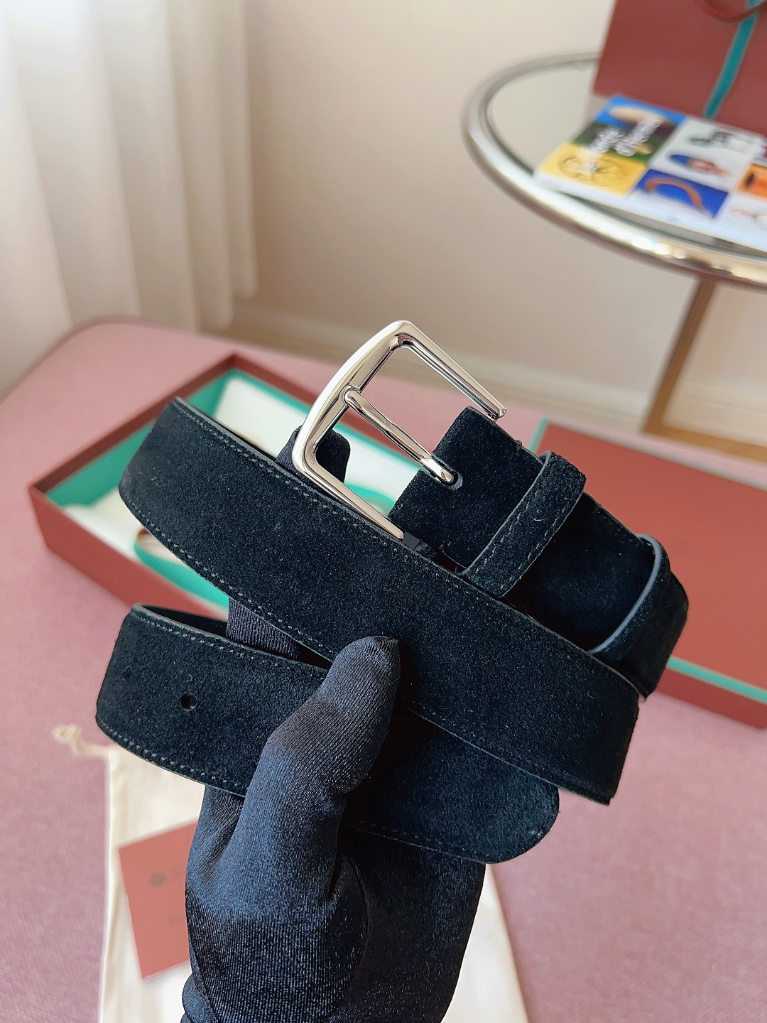 Loro Piana 240 《Loro Piana》LP 料，品质毋庸置疑，传递内敛与雅致，休闲 ，宽度3.5CM