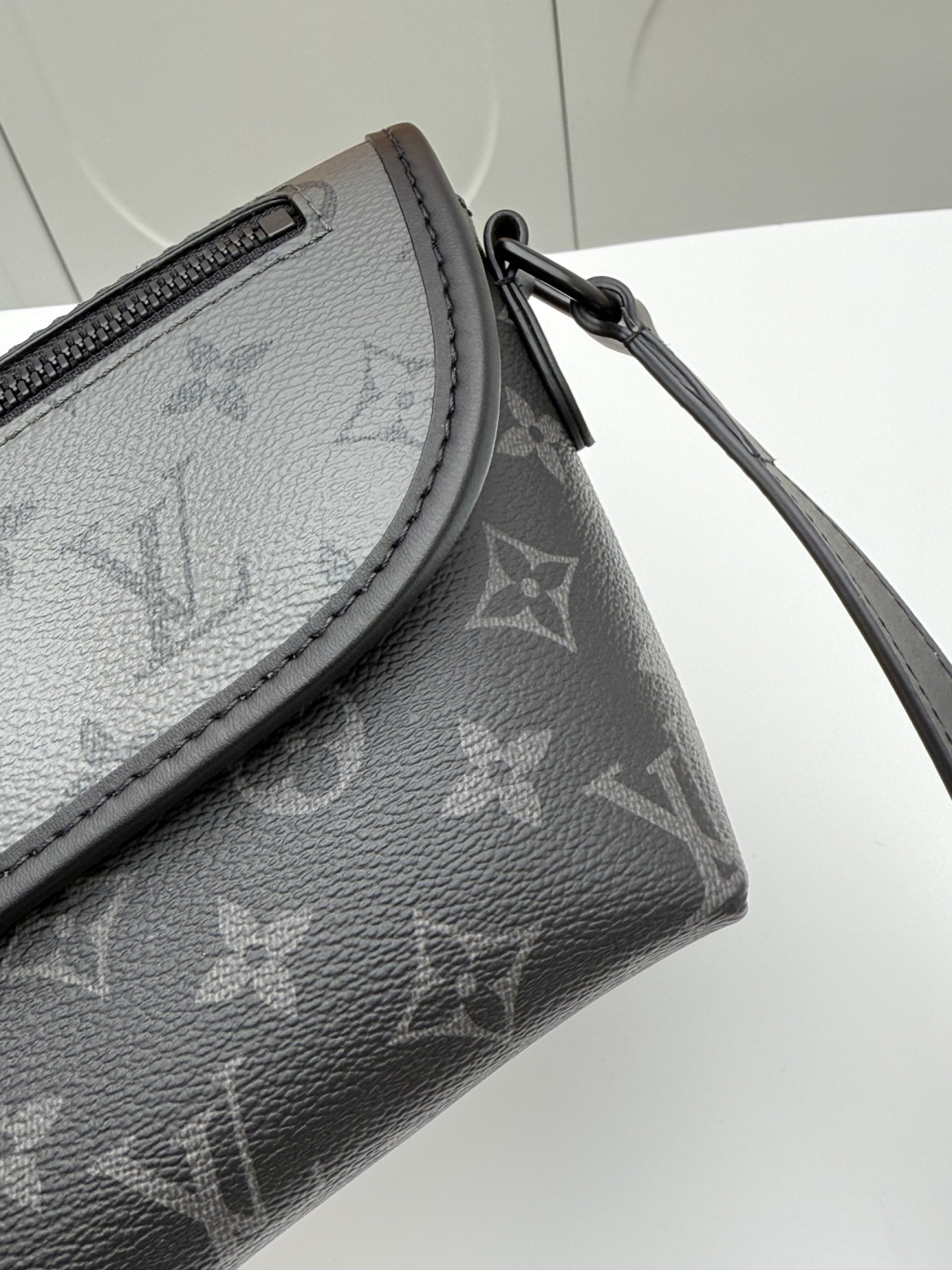 【顶级原单  芯片版】 M12806黑花/银花小号 本款 Pulse 迷你手袋取材 Monogram E